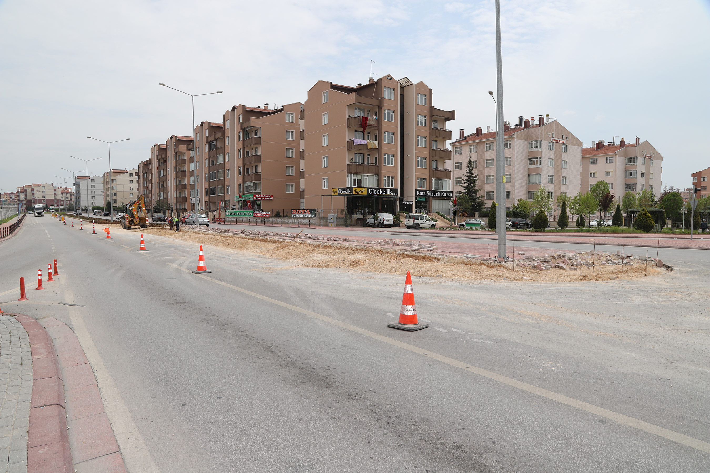 Trafiği Rahatlatmak İçin Kavşaklarda Düzenleme Yapılıyor 