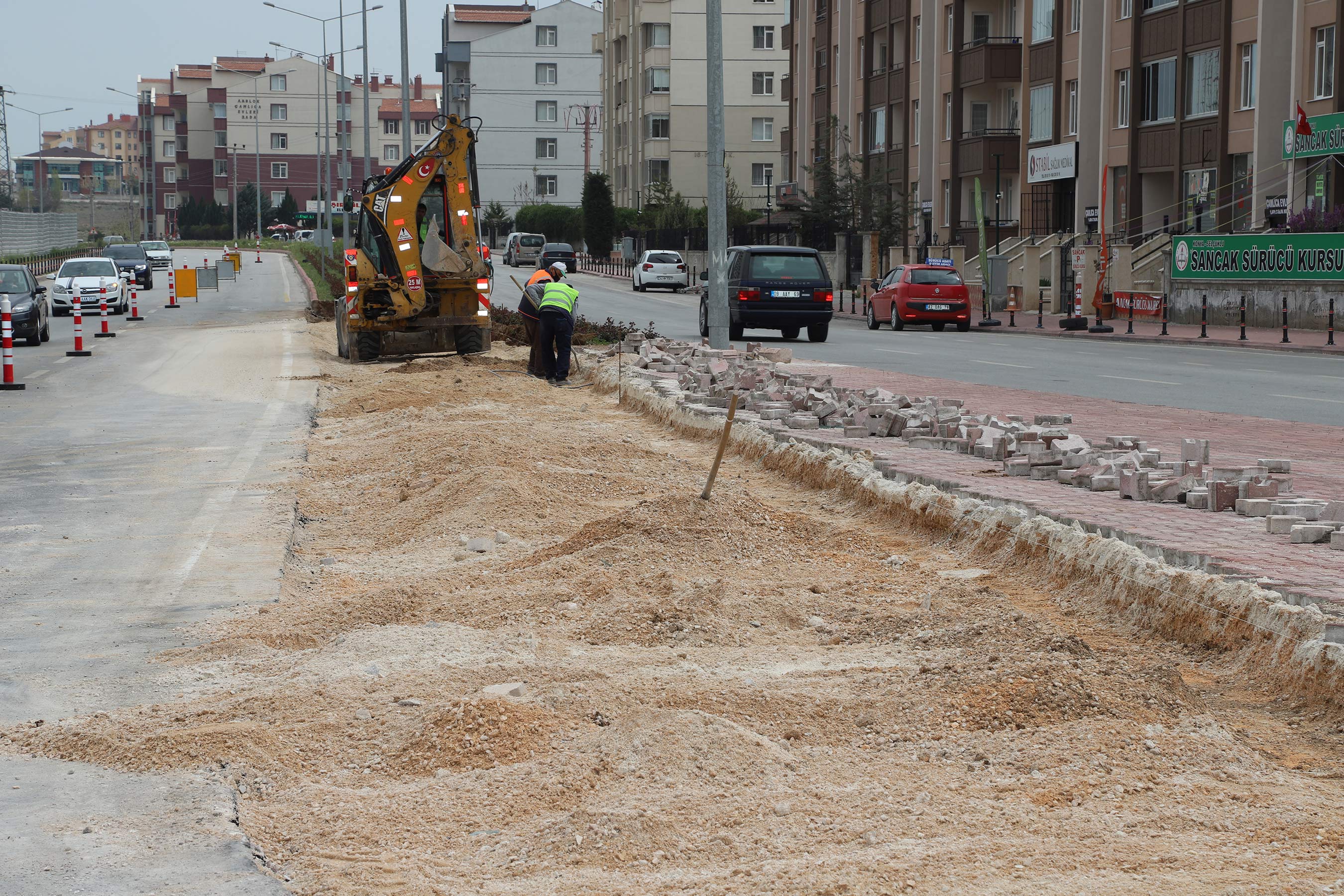 Trafiği Rahatlatmak İçin Kavşaklarda Düzenleme Yapılıyor 