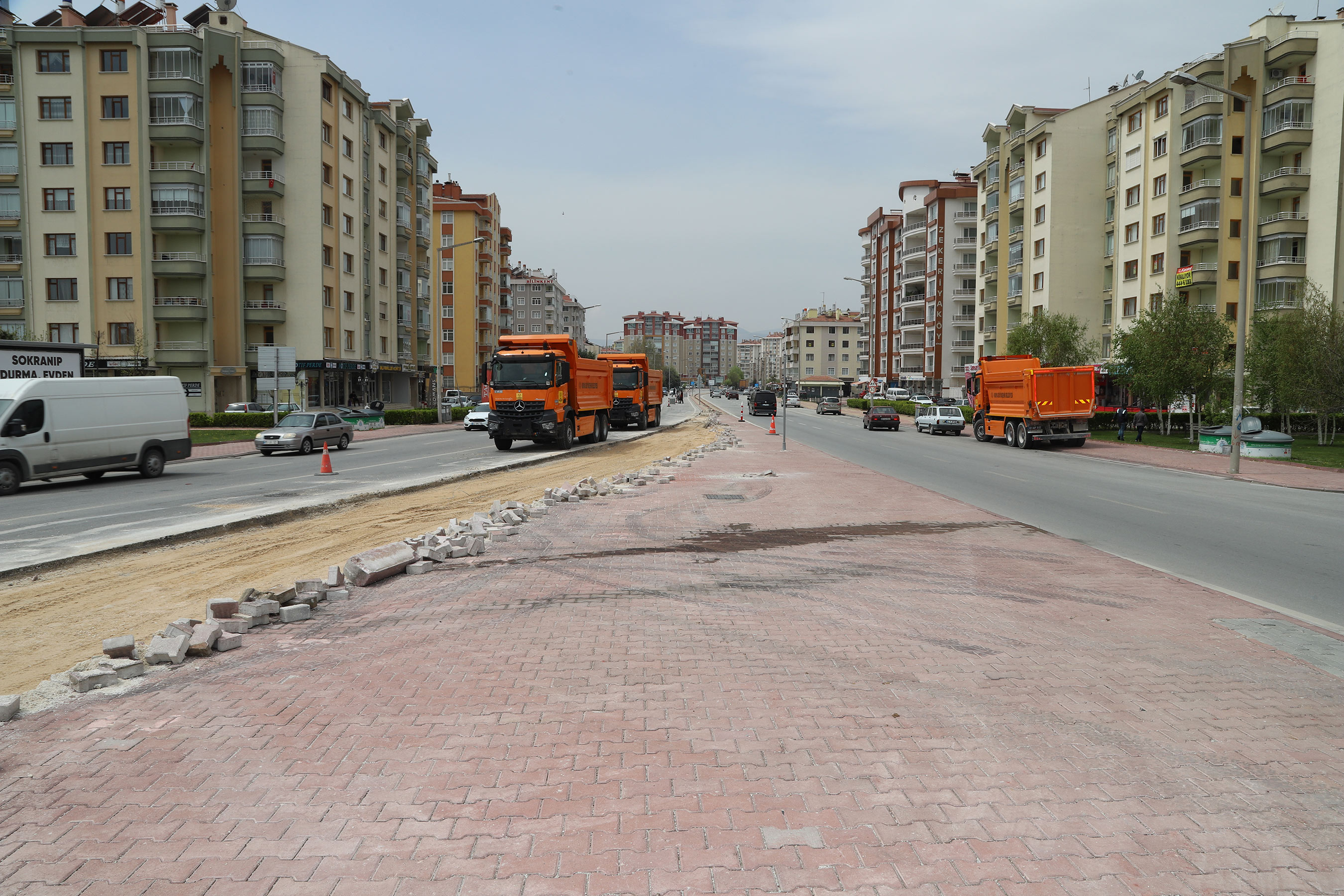 Trafiği Rahatlatmak İçin Kavşaklarda Düzenleme Yapılıyor 