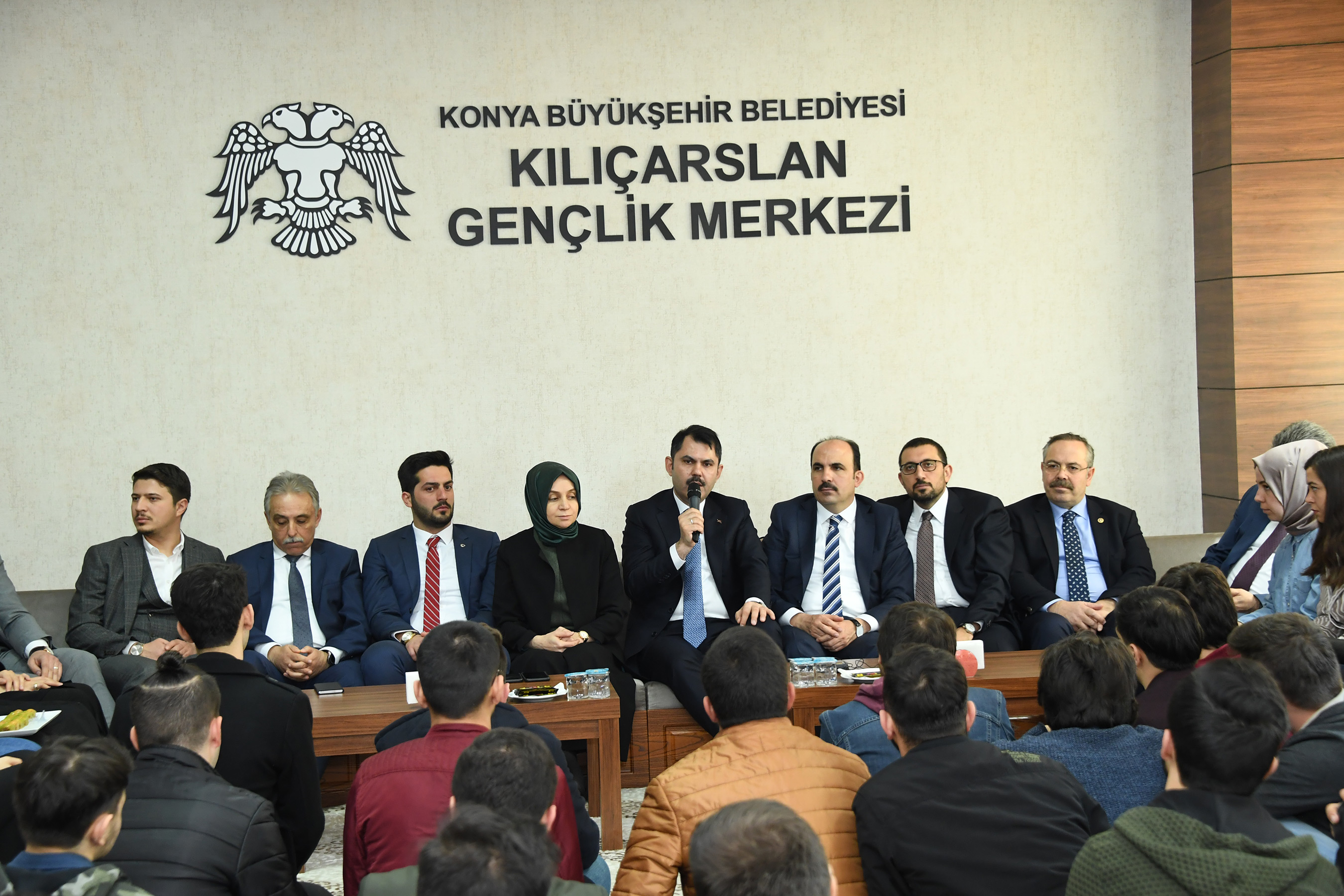 Bakan Kurum Üniversiteli Gençlerle Buluştu
