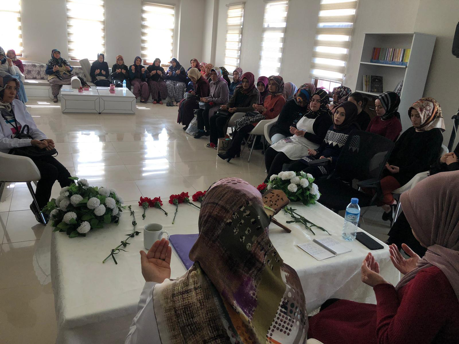 Dünya Kadınlar Gününde Şehitlerimiz Anıldı