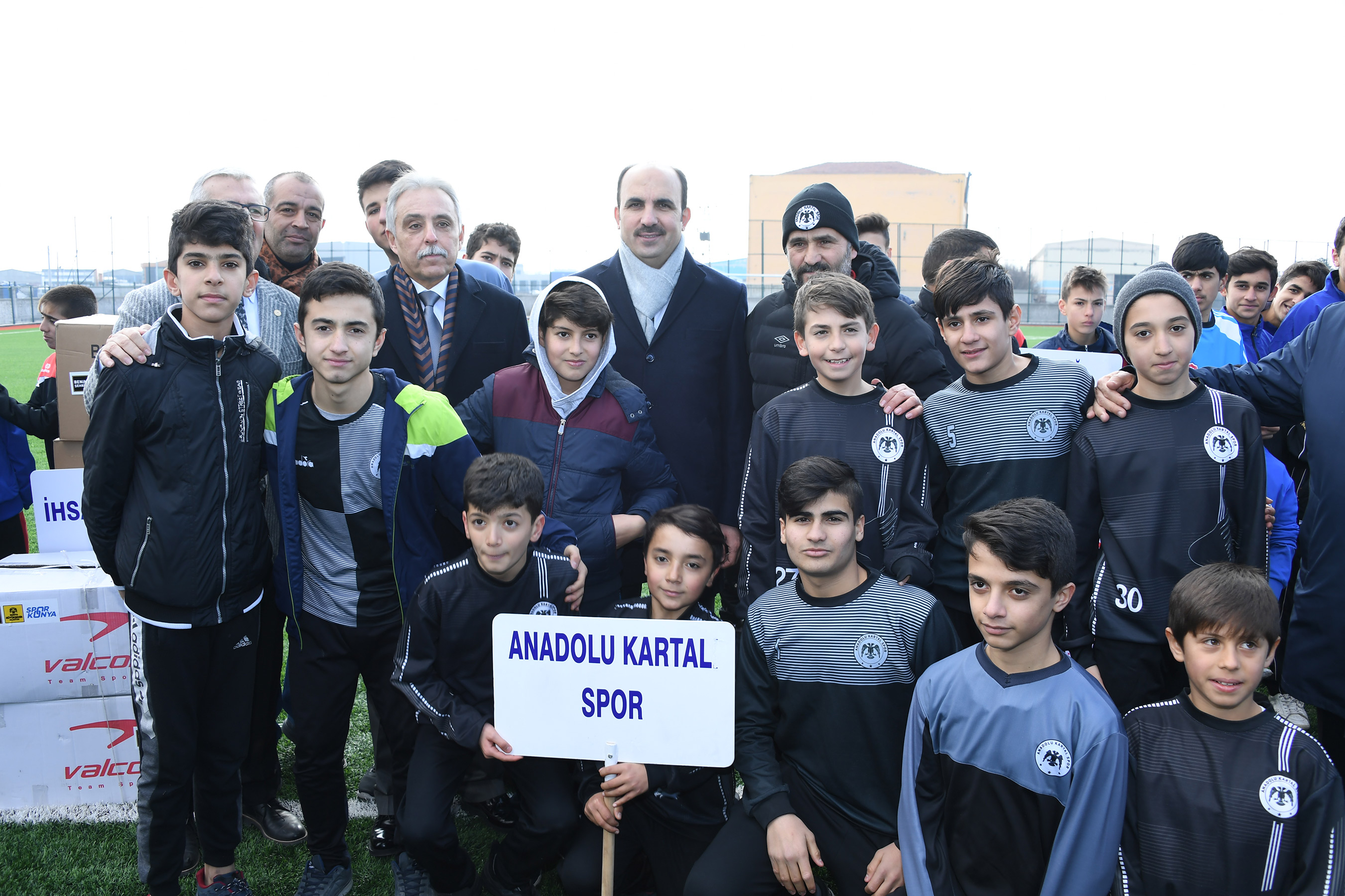 Büyükşehir'den Amatör Spor Kulüplerine Malzeme Desteği
