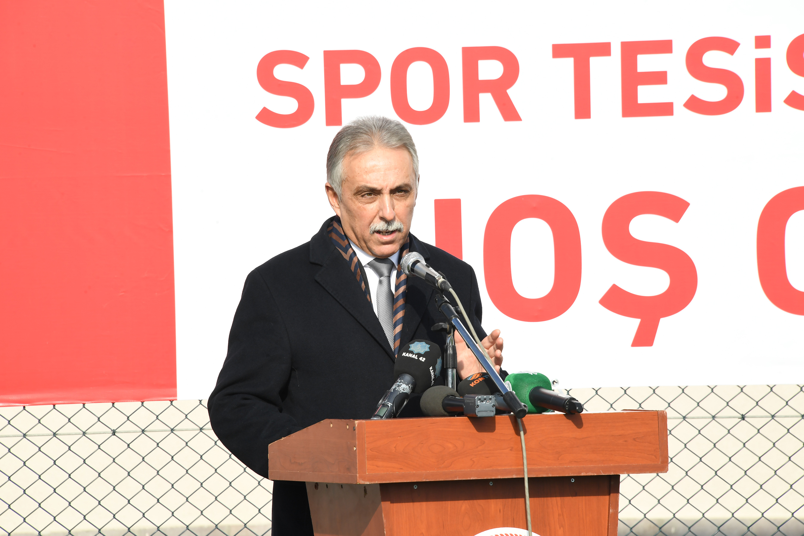 Büyükşehir'den Amatör Spor Kulüplerine Malzeme Desteği