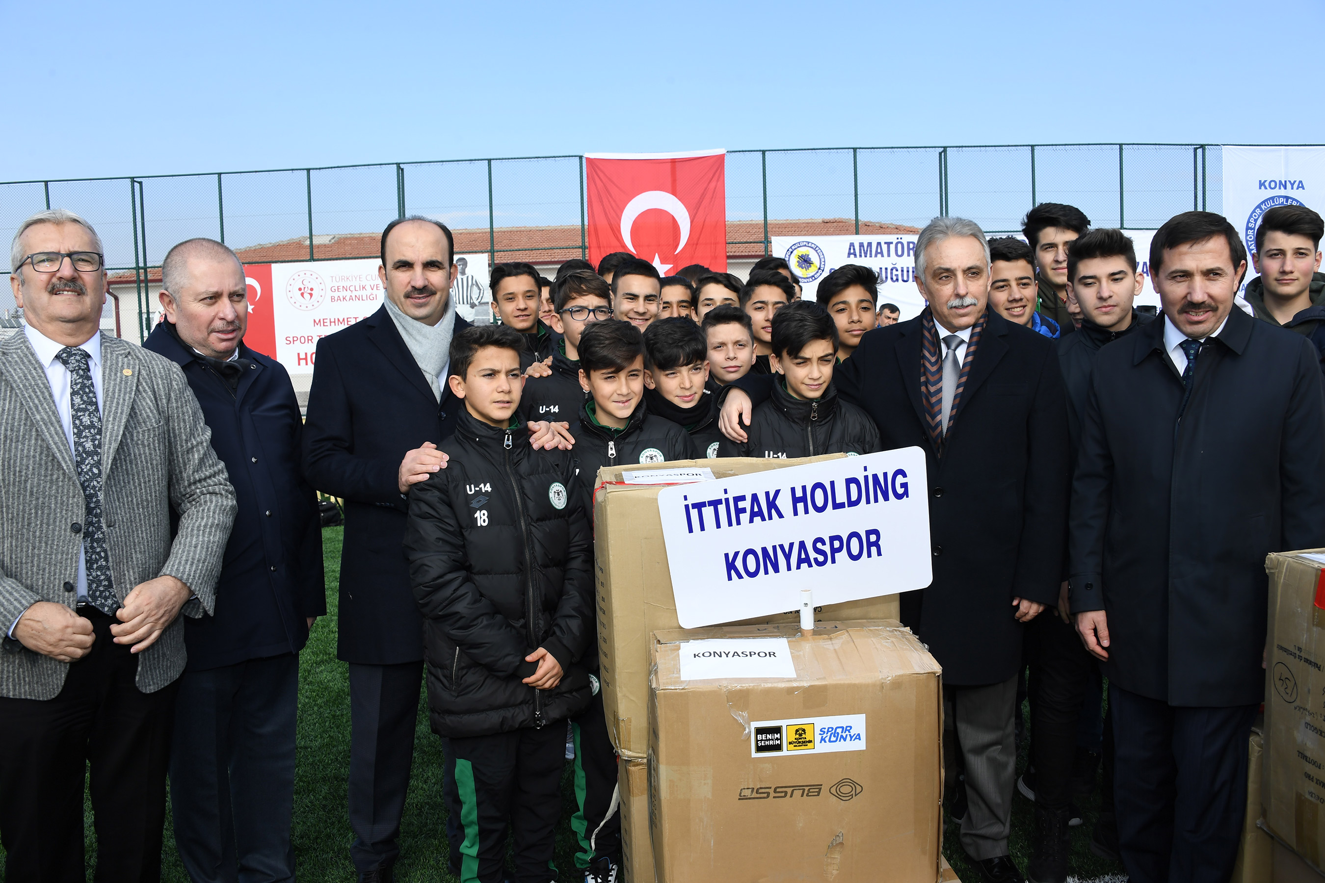 Büyükşehir'den Amatör Spor Kulüplerine Malzeme Desteği