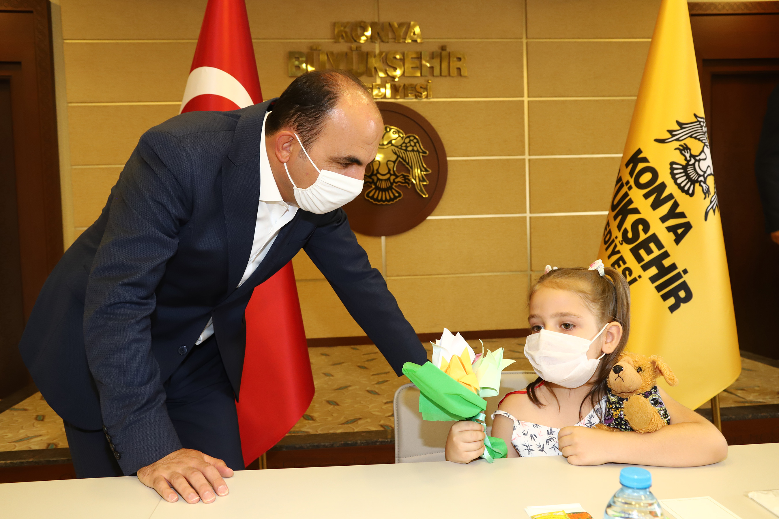 Genç KOMEK Çevrimiçi Yaz Okulu'nda Yaklaşık 10 Bin Öğrenciye Sürpriz Hediye 