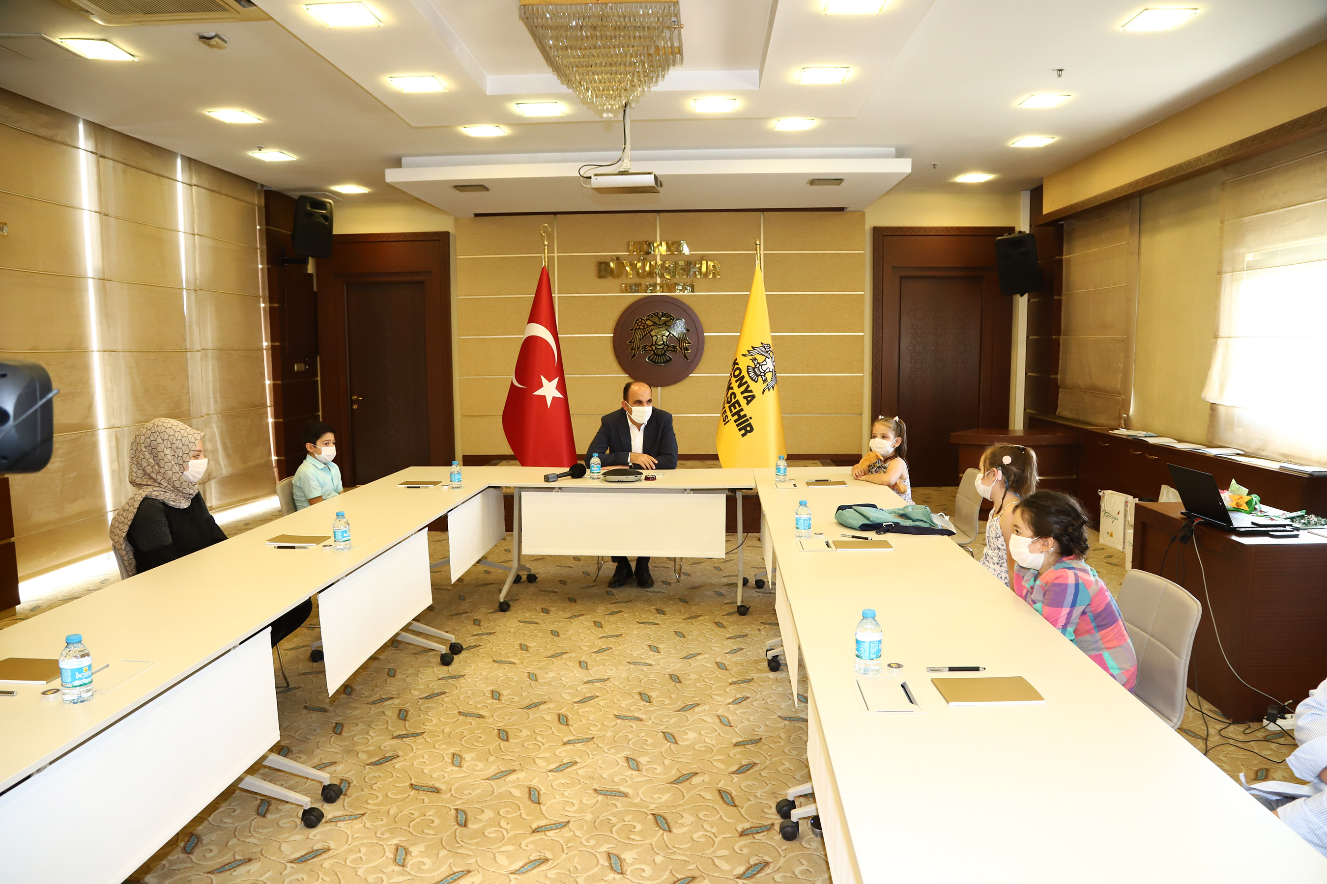 Genç KOMEK Çevrimiçi Yaz Okulu'nda Yaklaşık 10 Bin Öğrenciye Sürpriz Hediye 