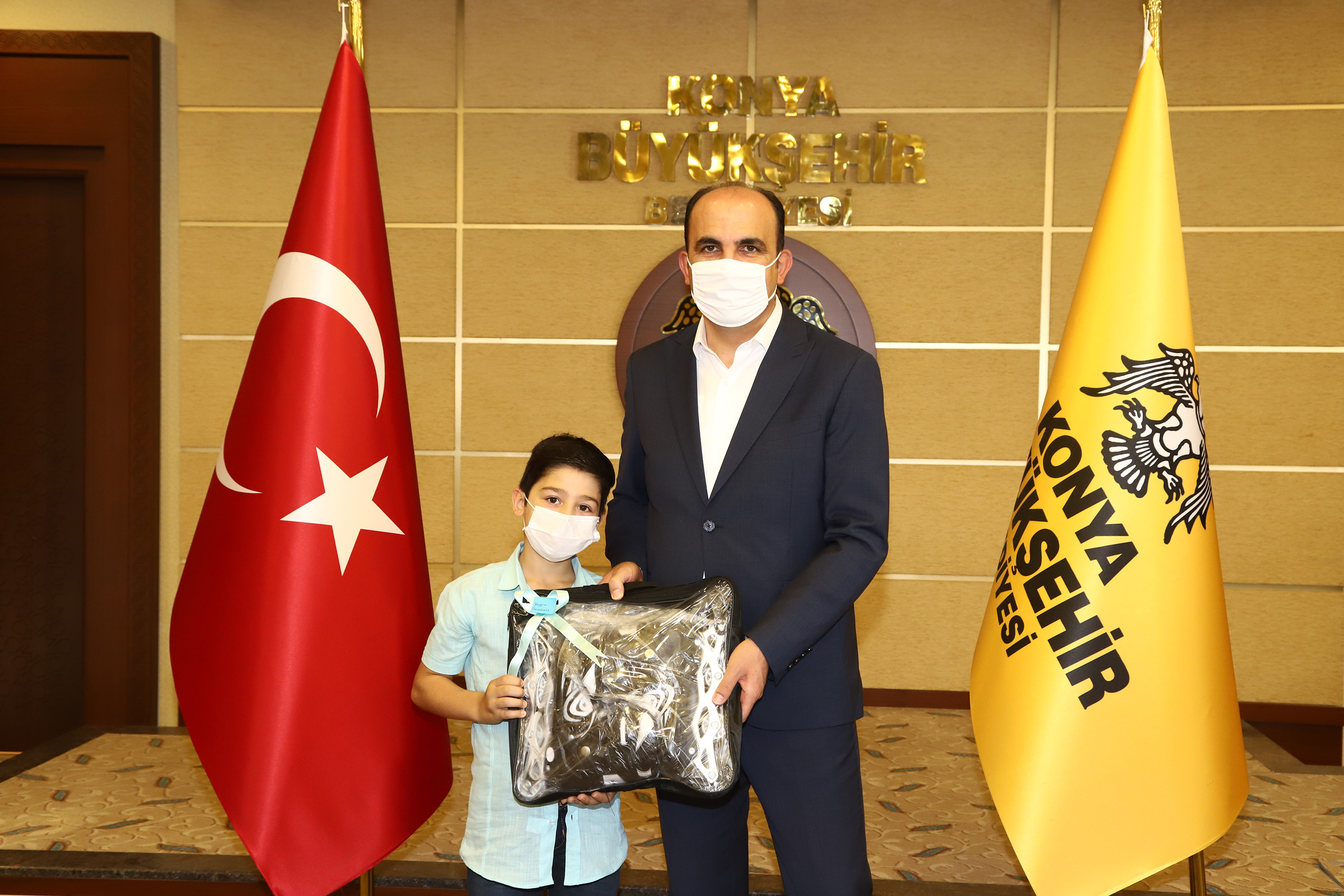 Genç KOMEK Çevrimiçi Yaz Okulu'nda Yaklaşık 10 Bin Öğrenciye Sürpriz Hediye 