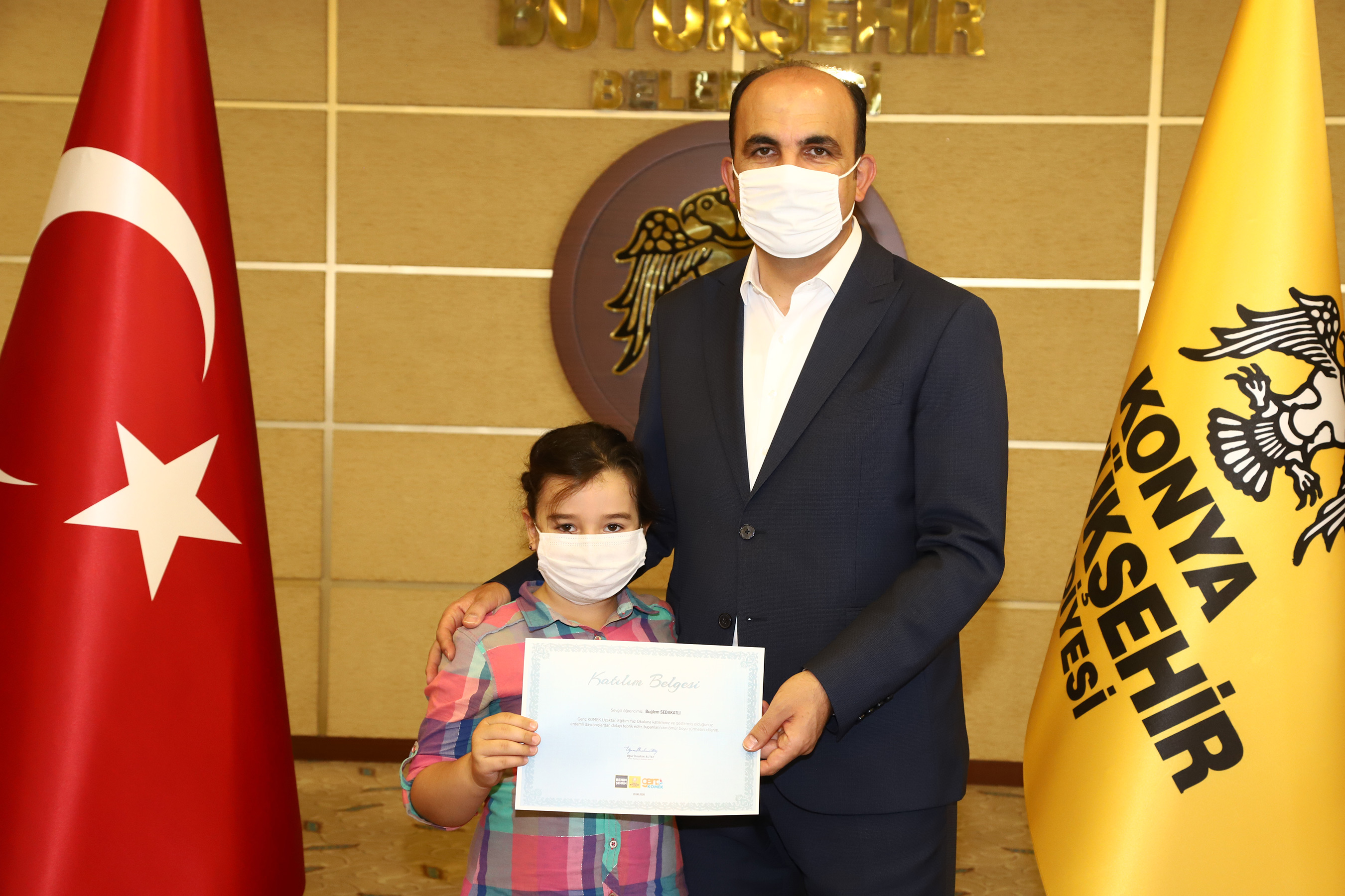 Genç KOMEK Çevrimiçi Yaz Okulu'nda Yaklaşık 10 Bin Öğrenciye Sürpriz Hediye 
