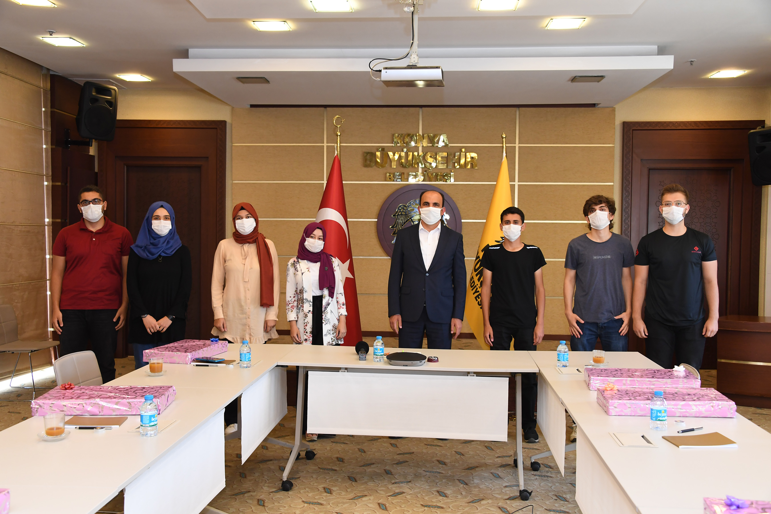 Başkan Altay YKS'de İlk 100'e Giren Konyalı Öğrencileri Ağırladı
