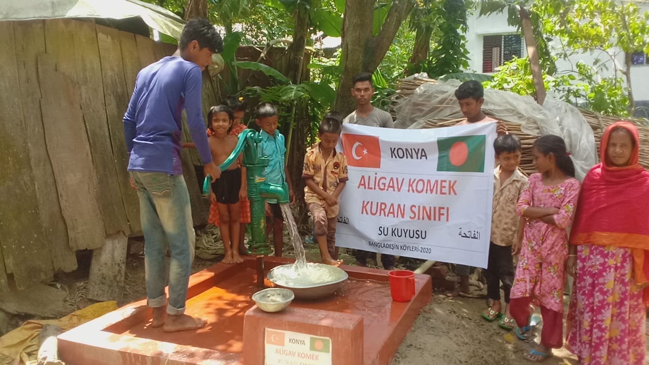 KOMEK Kursiyerlerinden Bangladeş'e Su Kuyusu