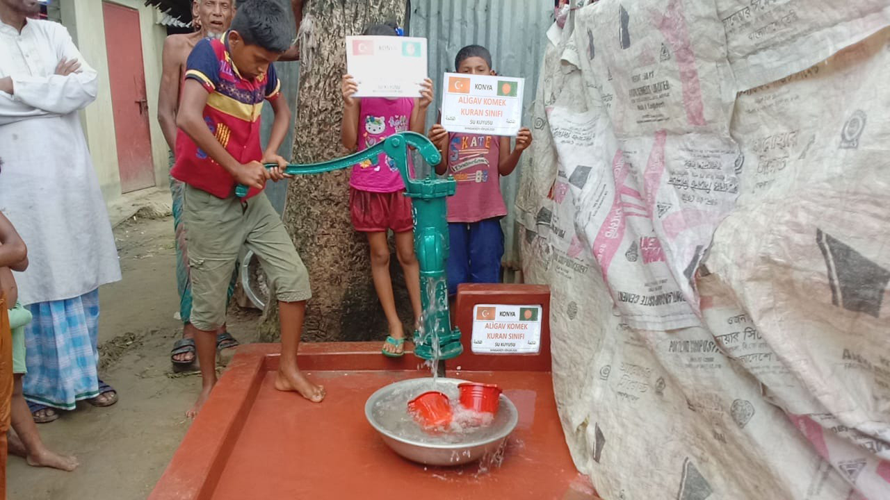 KOMEK Kursiyerlerinden Bangladeş'e Su Kuyusu