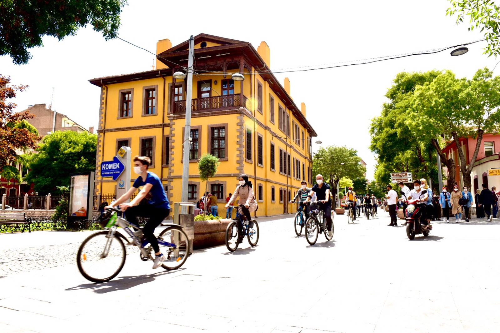 Konya Büyükşehir'den Bisikletle Şehir Turu 