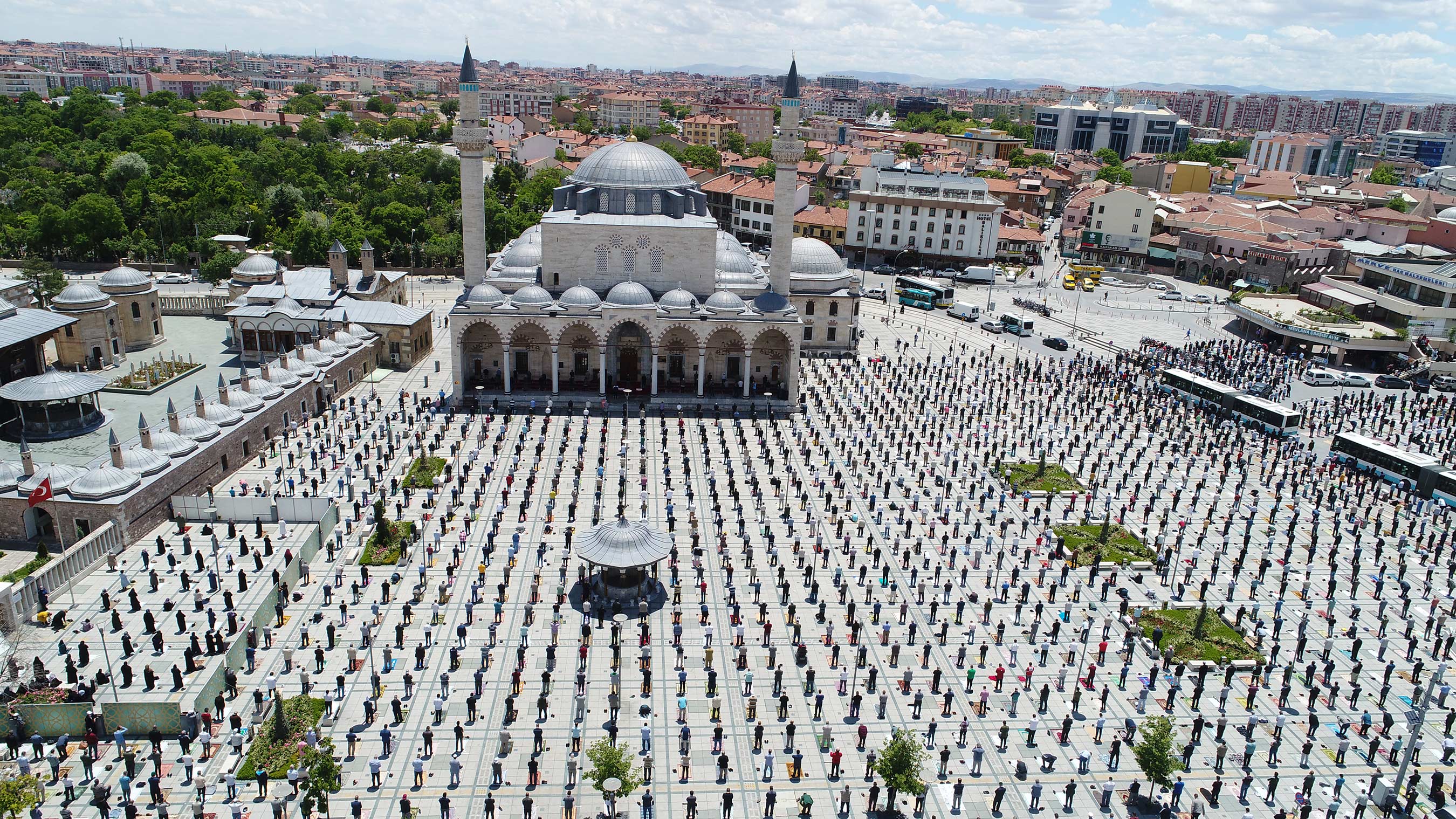 Konya'da Cuma Namazı İle İkinci Bayram Yaşandı