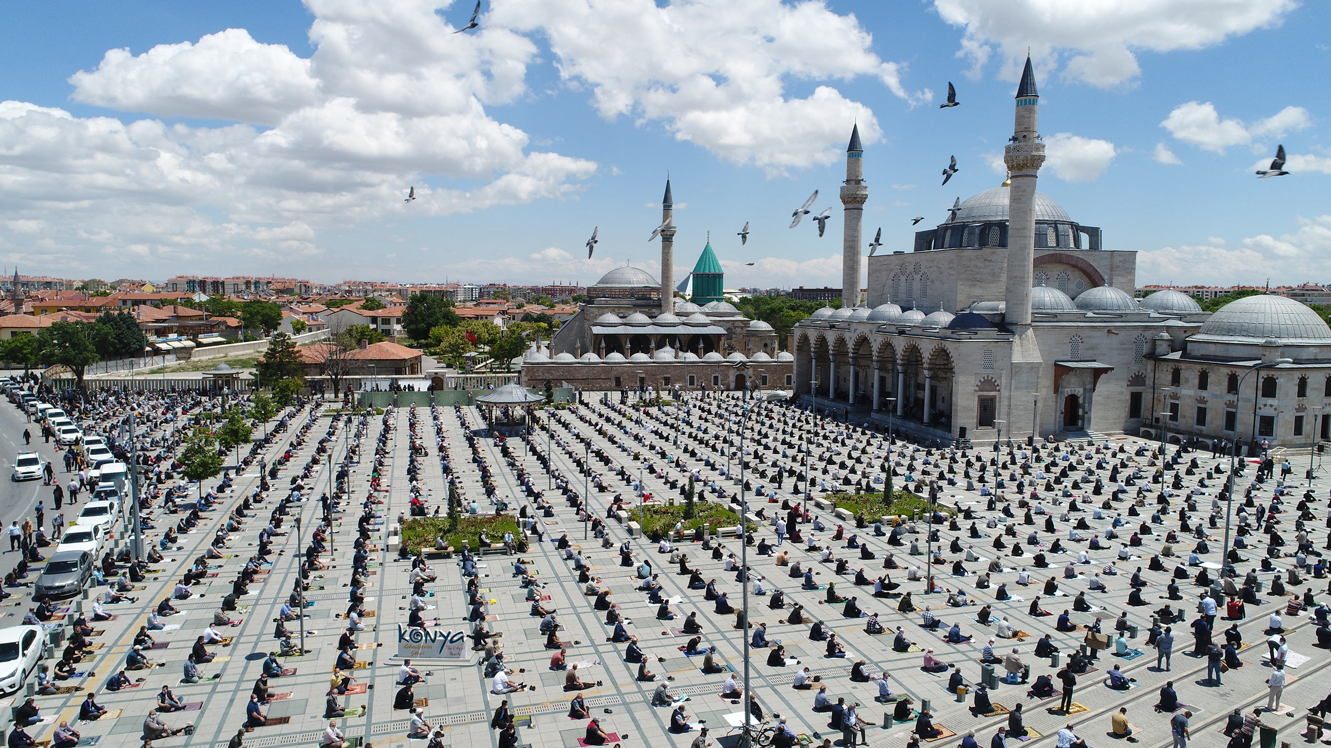 Konya'da Cuma Namazı İle İkinci Bayram Yaşandı