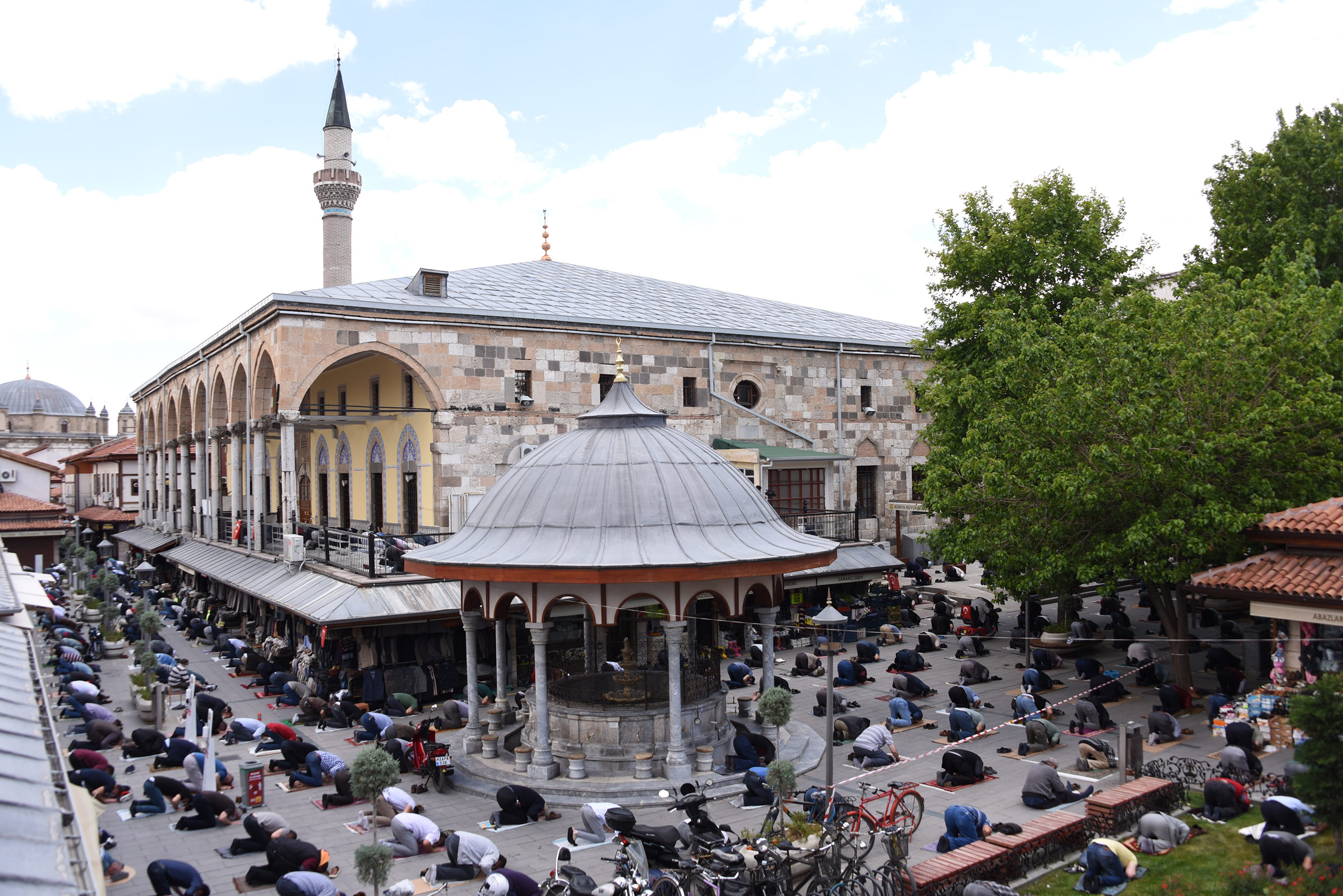 Konya'da Cuma Namazı İle İkinci Bayram Yaşandı