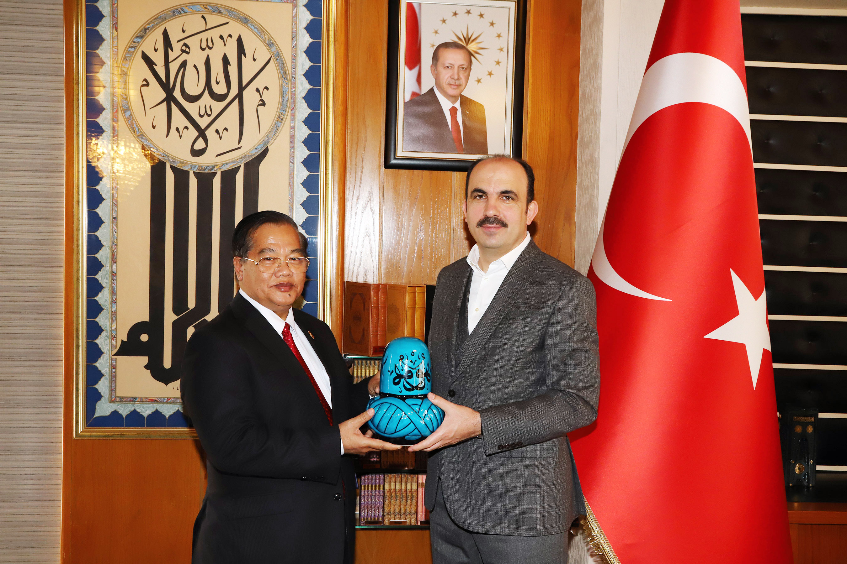 Kamboçyalı Bakandan Başkan Altay'a Ziyaret 