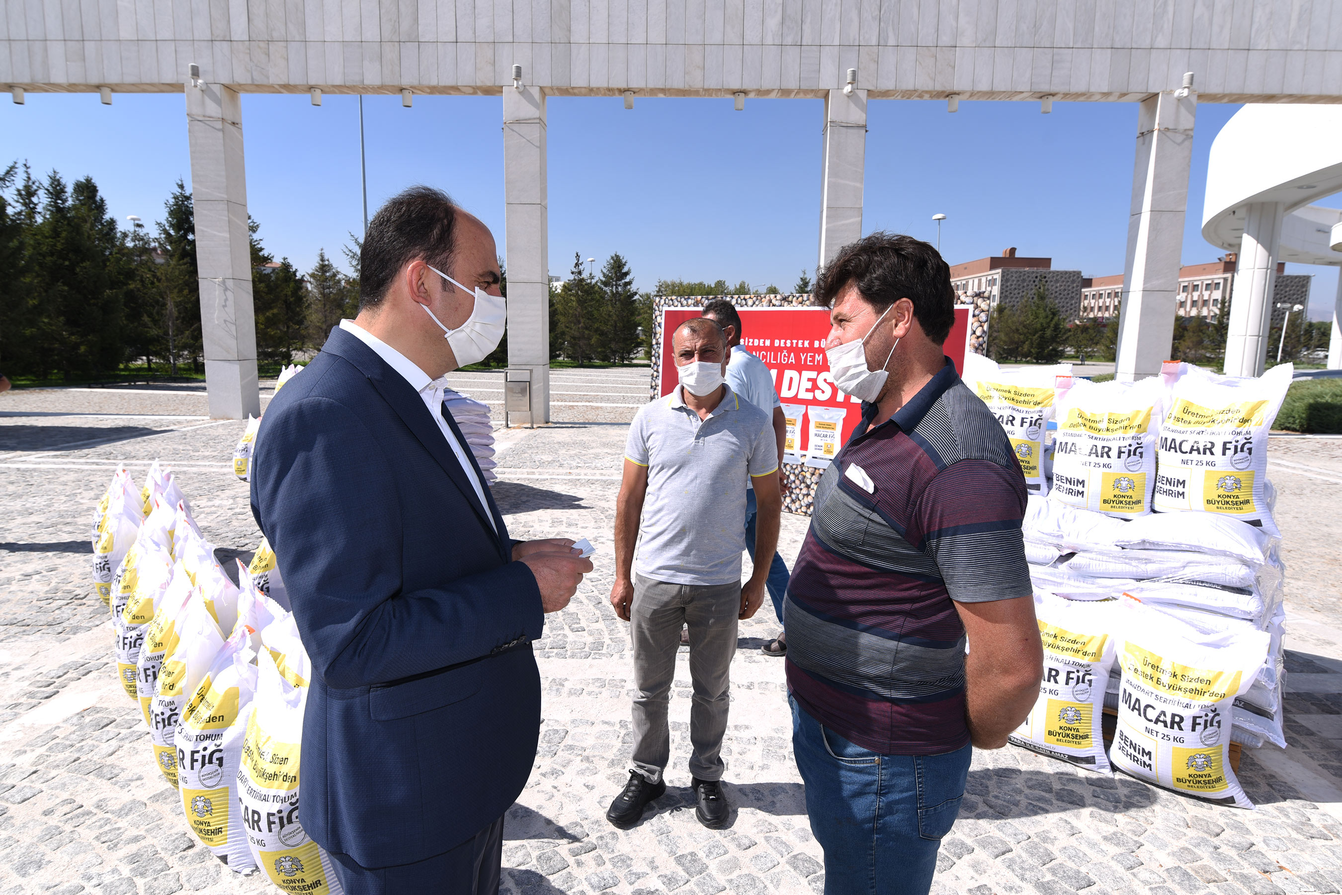 Konya Büyükşehir'den Çiftçiye Macar Fiği Tohumu Desteği