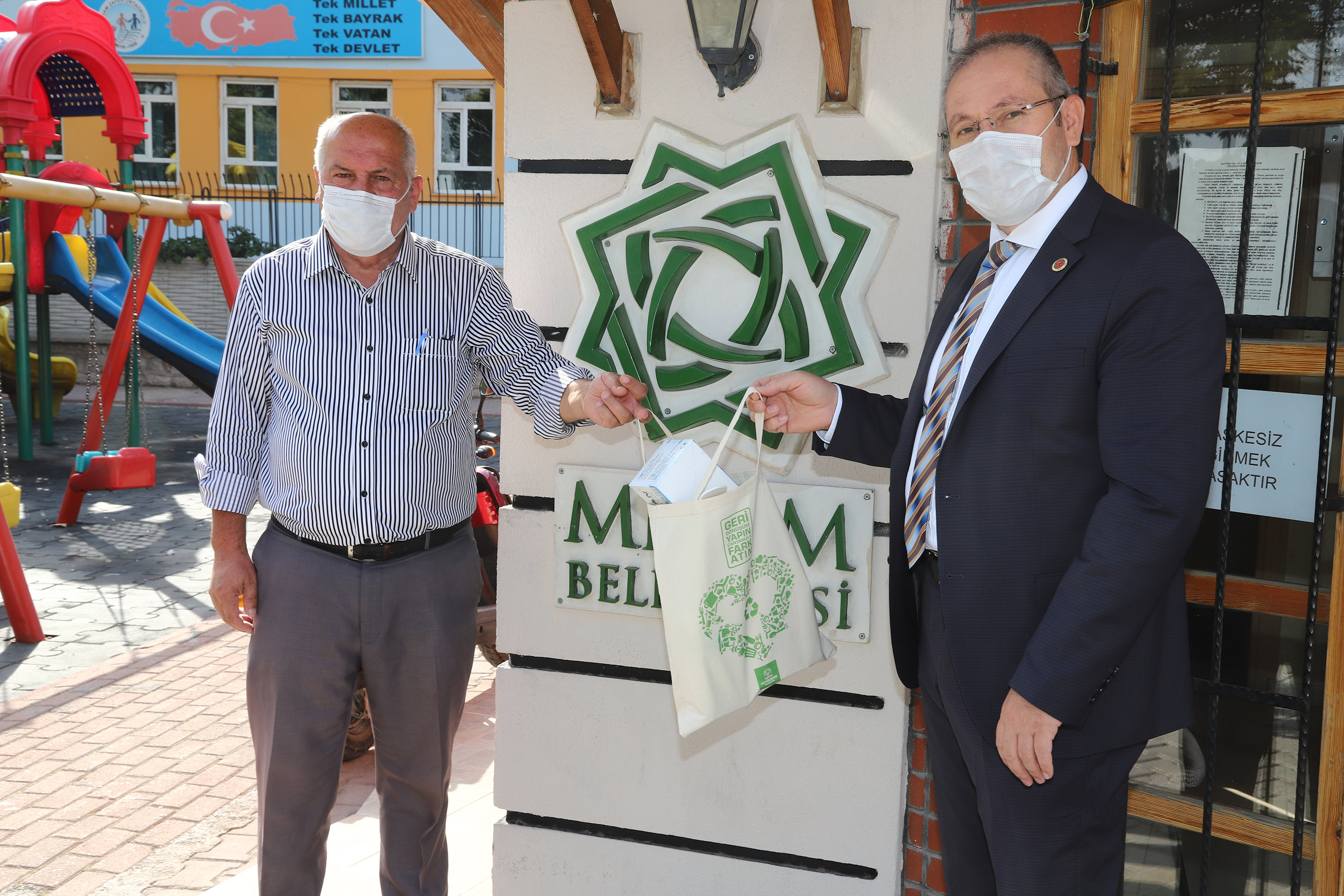 Büyükşehir'den 1.154 Muhtara Hijyen Seti