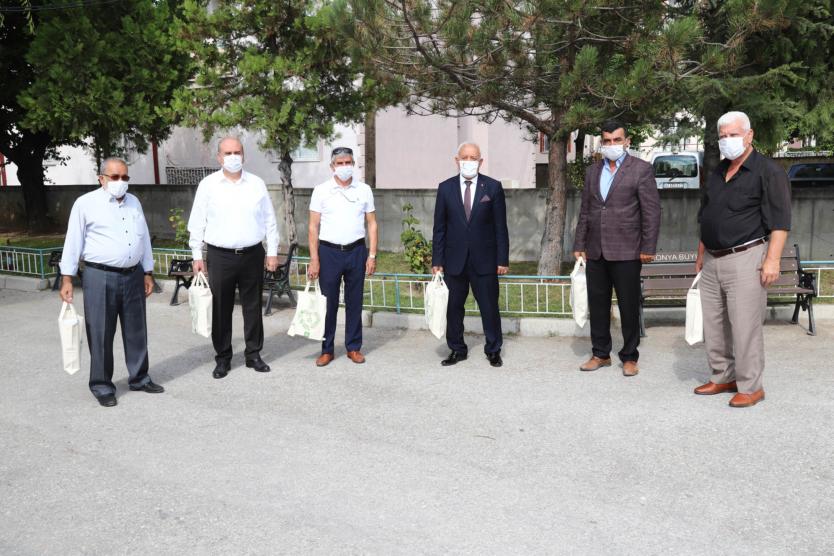 Büyükşehir'den 1.154 Muhtara Hijyen Seti