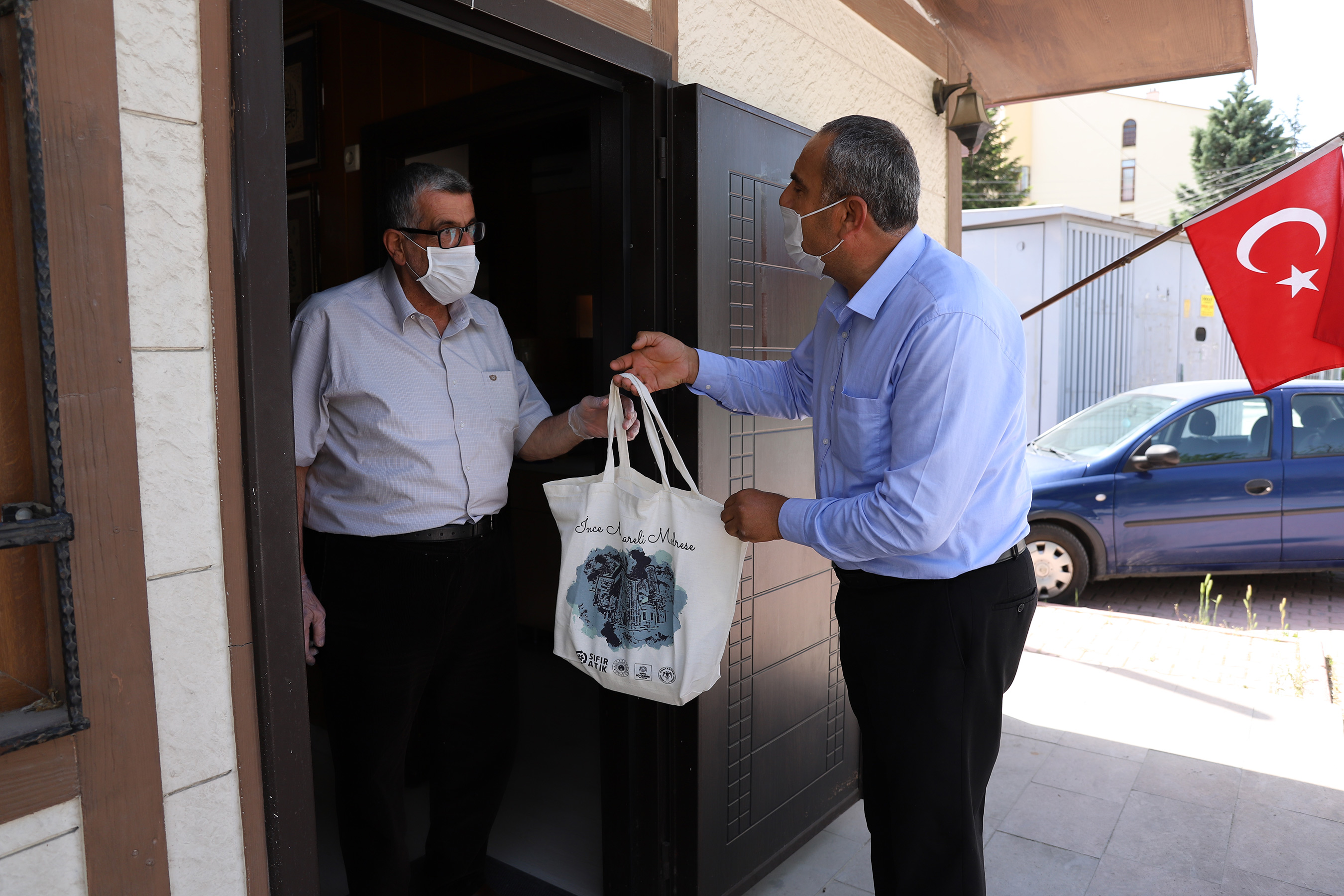 Konya Büyükşehir'den 31 İlçedeki 1.154 Muhtara Hijyen Seti Desteği