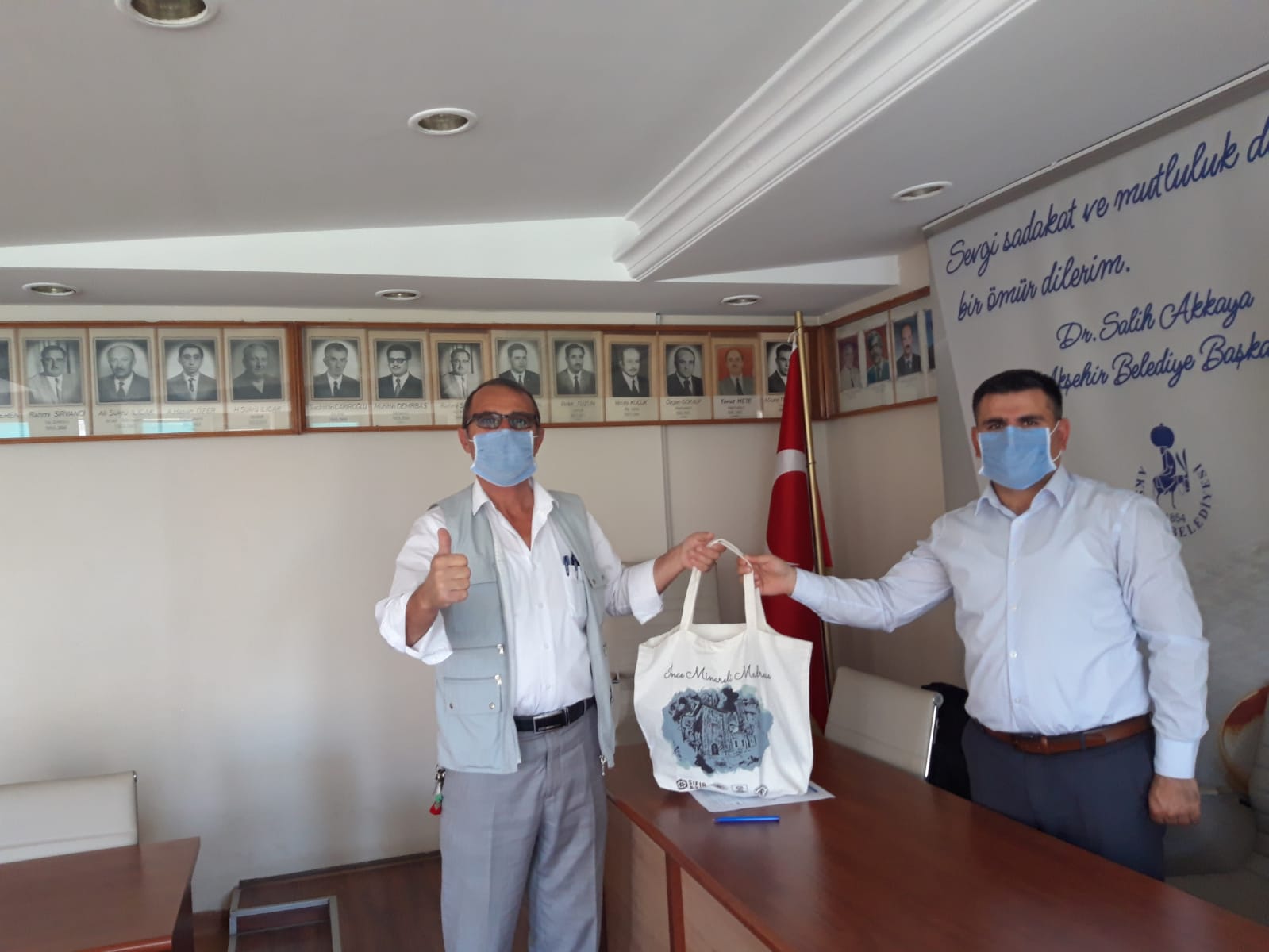Konya Büyükşehir'den 31 İlçedeki 1.154 Muhtara Hijyen Seti Desteği