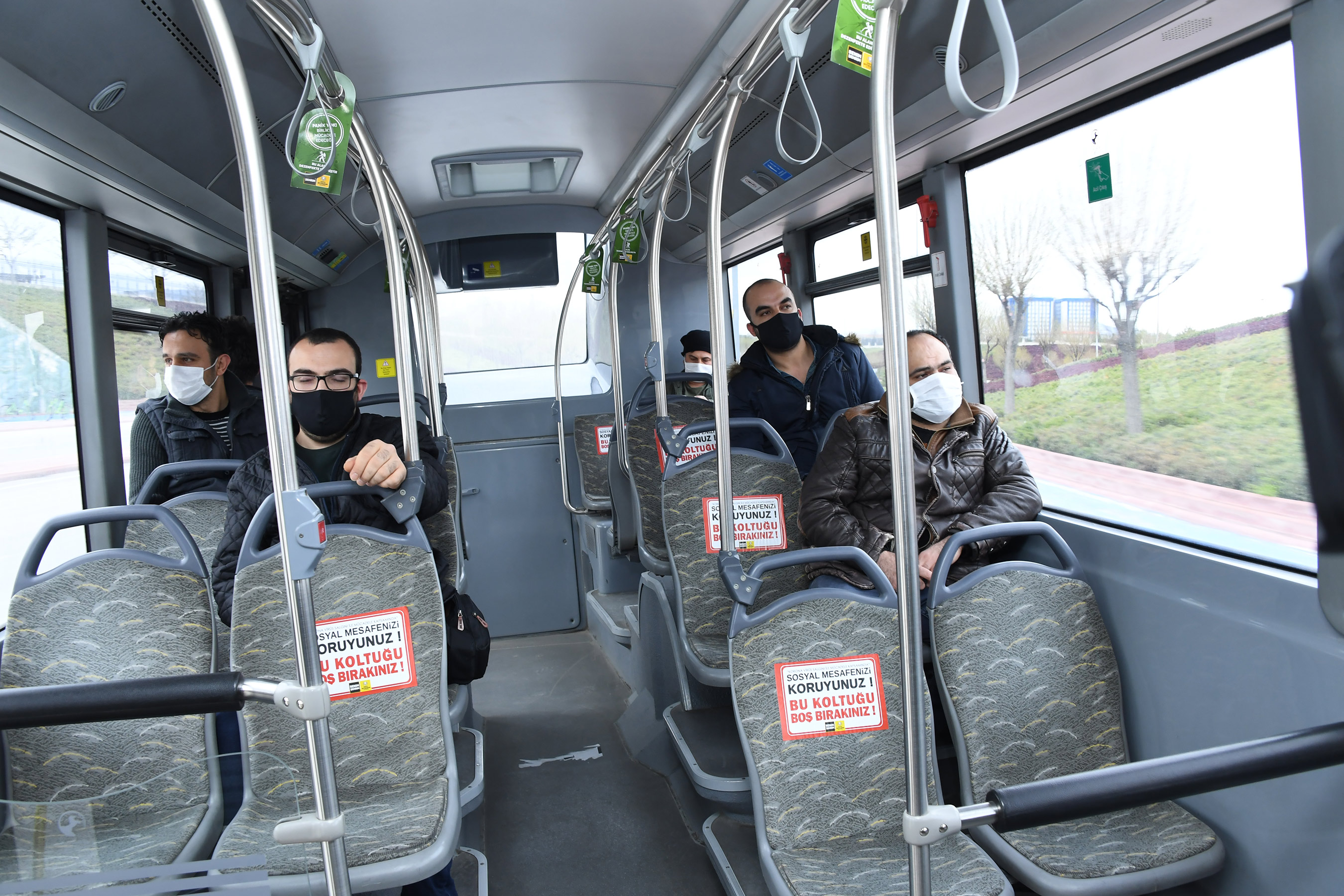Büyükşehir Sağlık Çalışanlarının Ulaşımını Karşılamaya Devam Ediyor