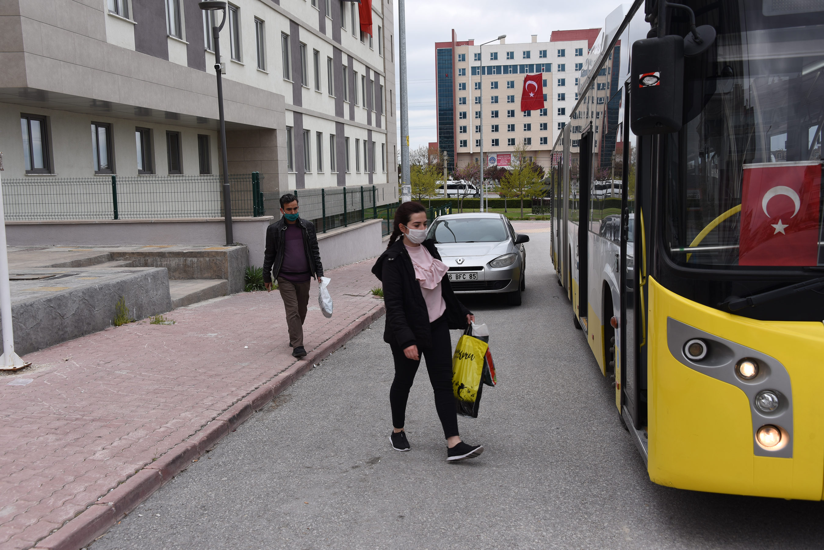 Büyükşehir Sağlık Çalışanlarının Ulaşımını Karşılamaya Devam Ediyor