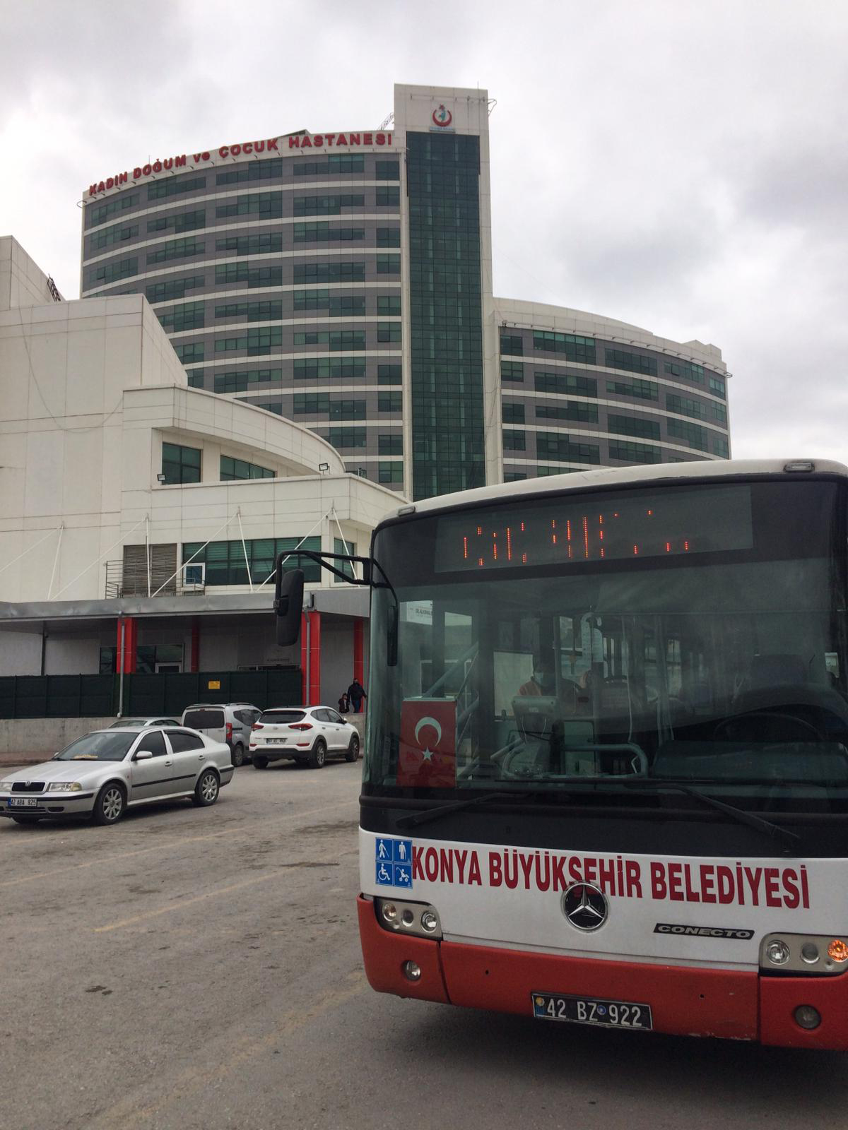 Büyükşehir Sağlık Çalışanlarının Ulaşımını Karşılamaya Devam Ediyor
