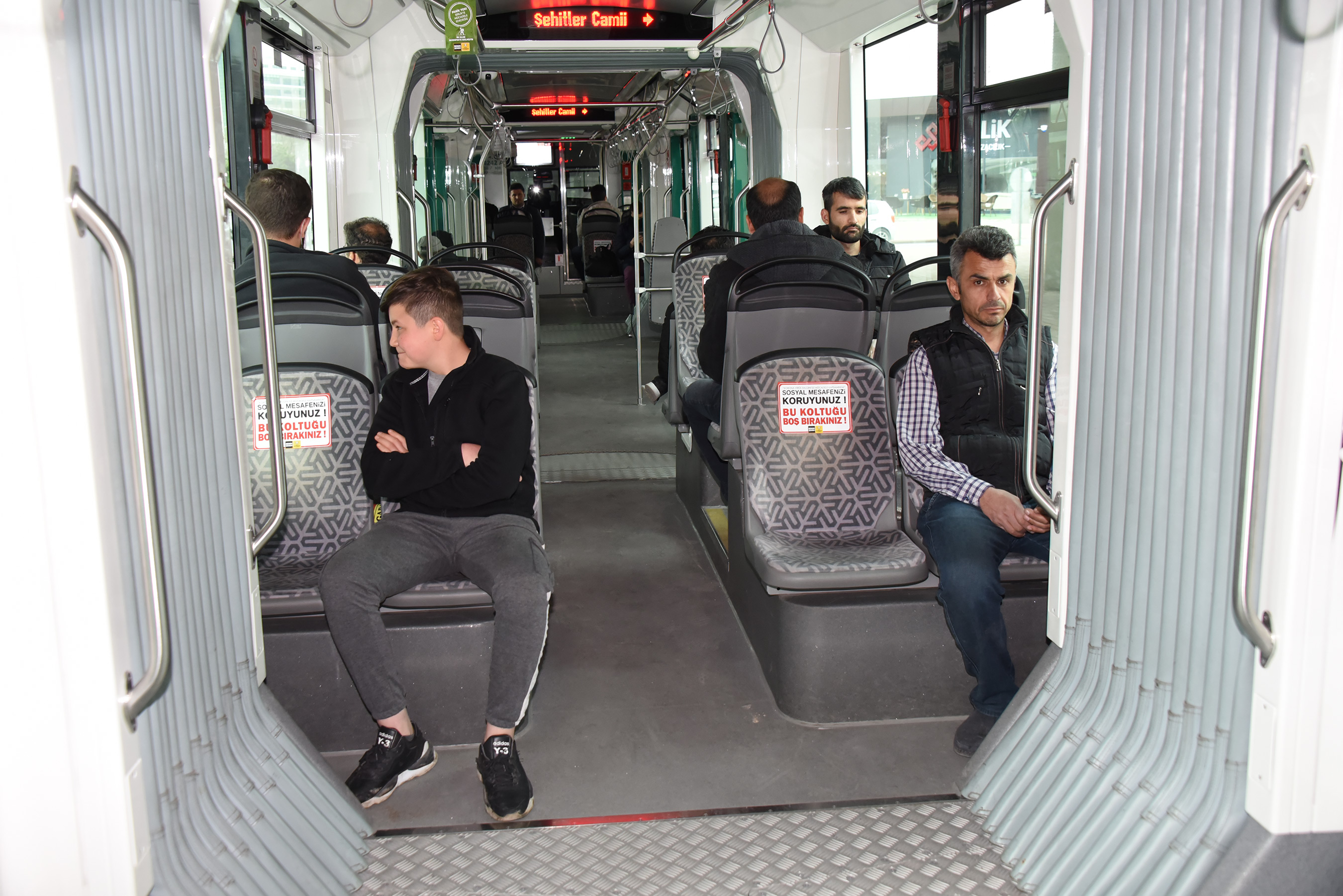 Toplu Ulaşımda Sosyal Mesafeye Dikkat Edelim 