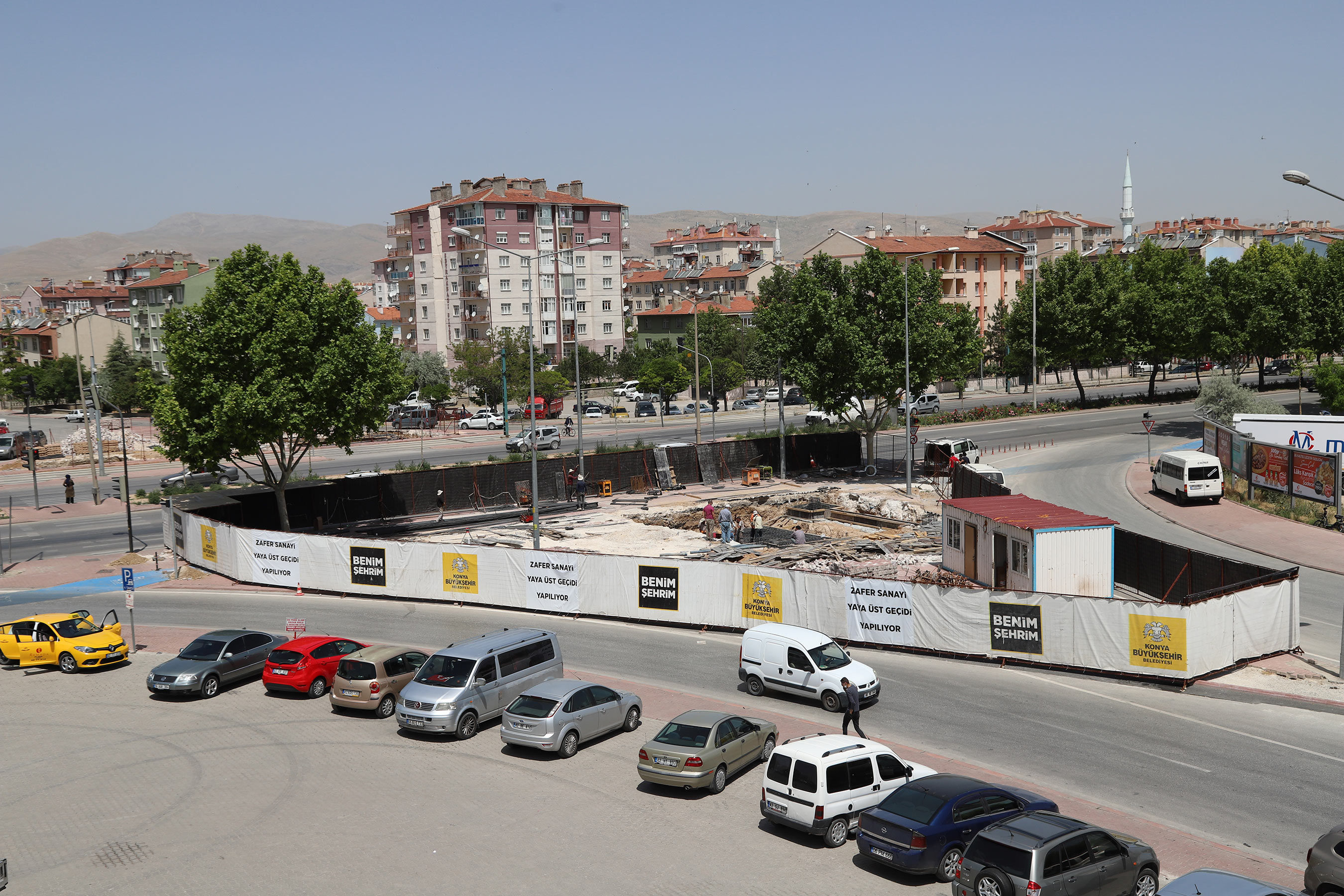 Büyükşehir'den İstanbul Yolu Zafer Sanayii Girişine Yaya Üst Geçidi 