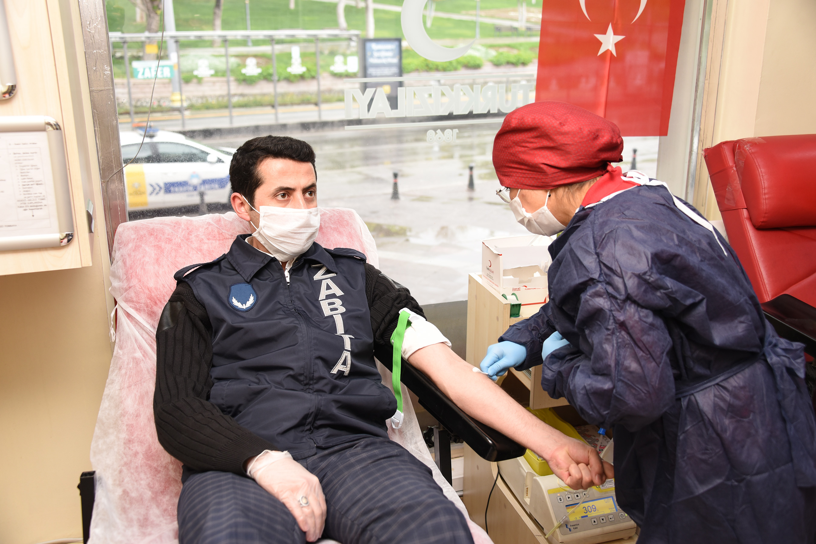 Büyükşehir Zabıta'dan Kızılay'a Kan Bağışı