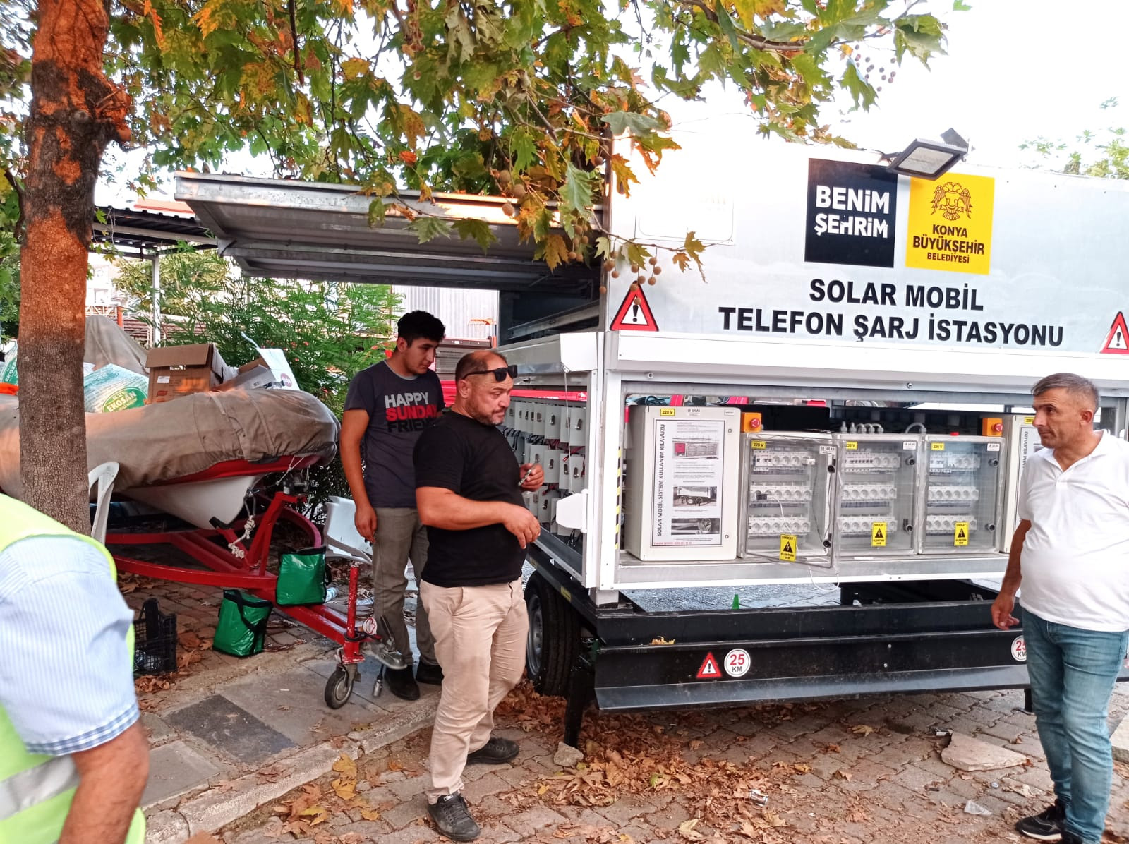 Konya Büyükşehir Manavgat'a Solar Mobil Telefon Şarj İstasyonu Kurdu
