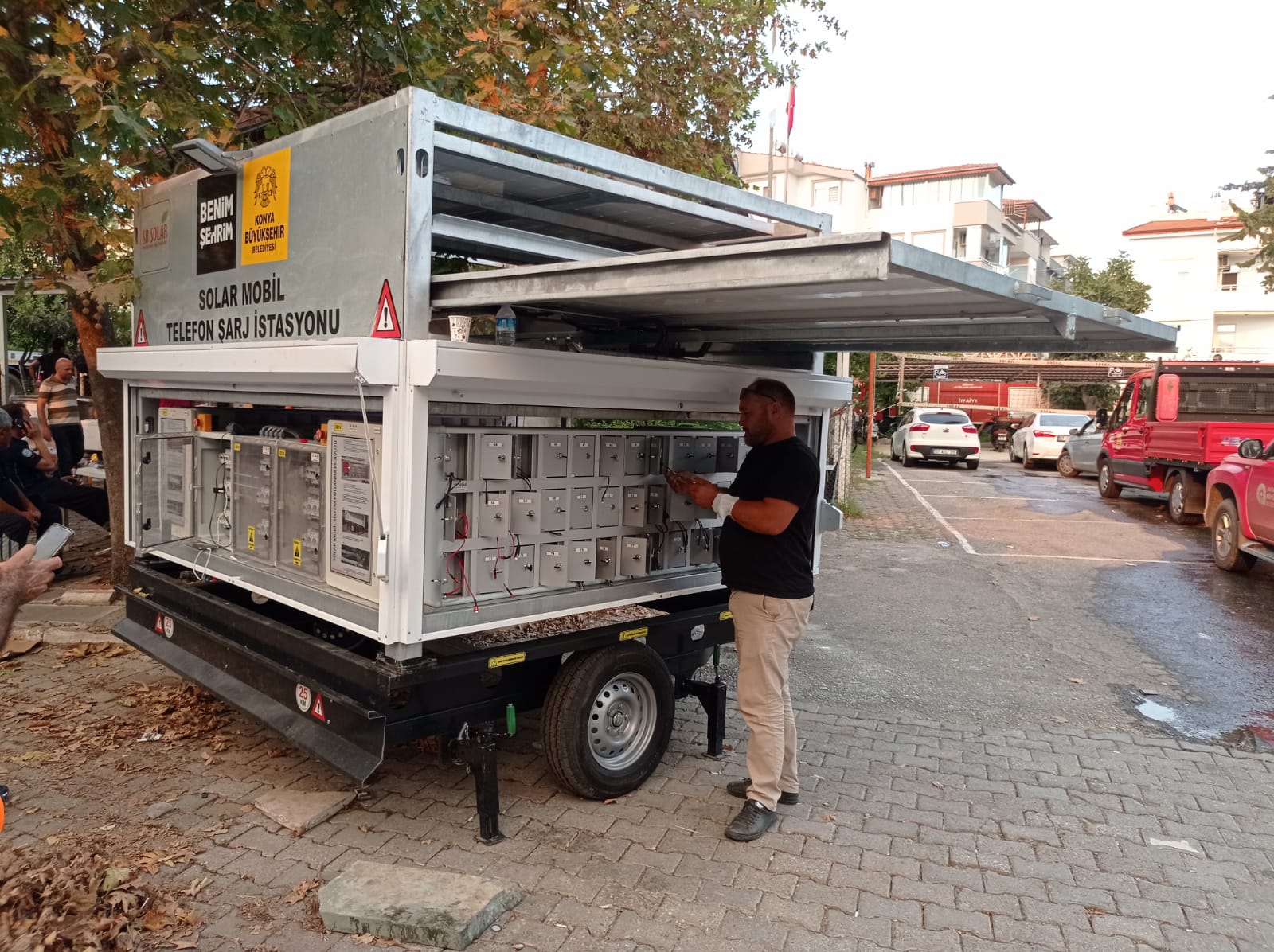 Konya Büyükşehir Manavgat'a Solar Mobil Telefon Şarj İstasyonu Kurdu