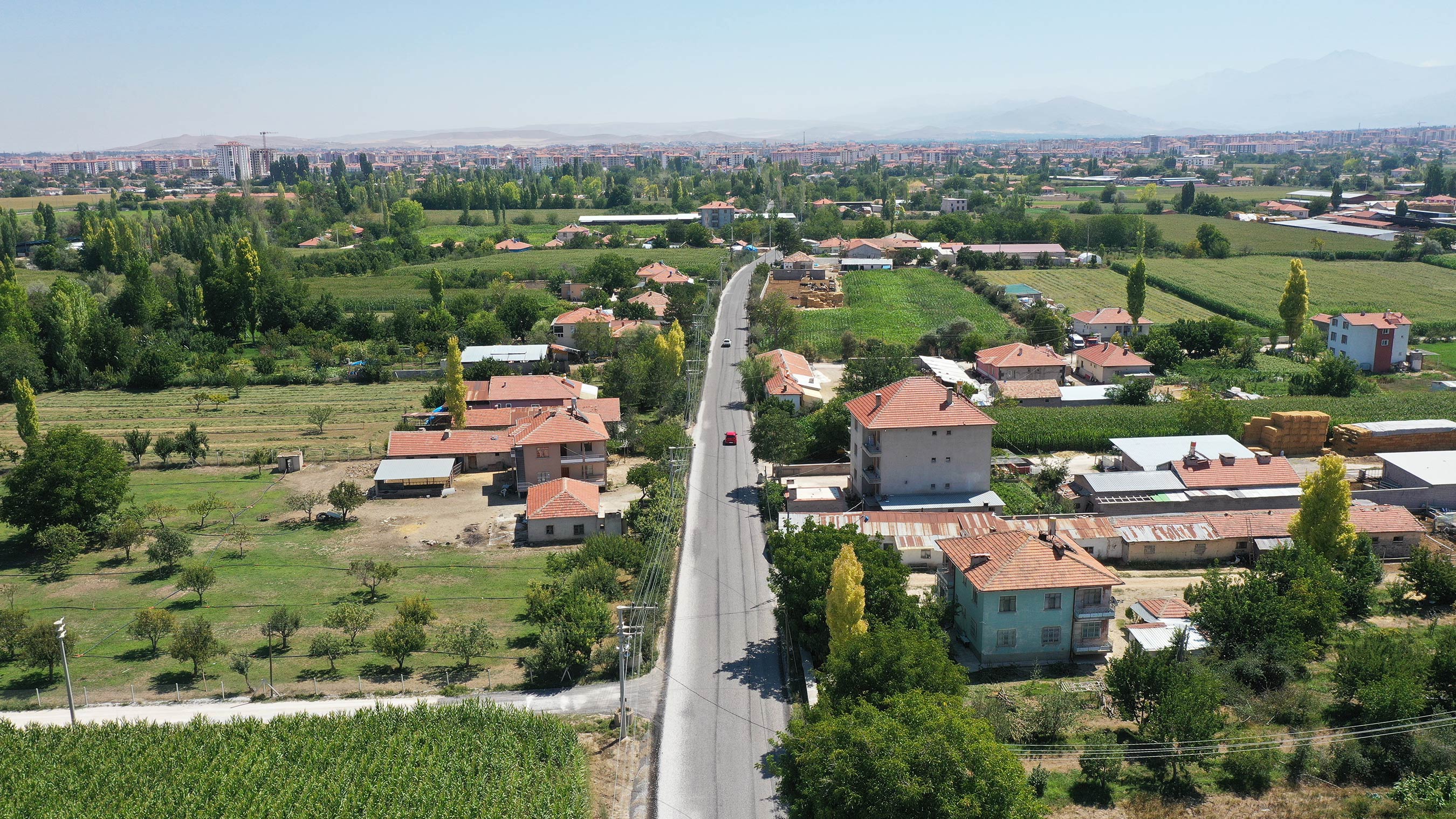 Büyükşehir Ereğli'de Bu Yıl 22,6 Kilometre Mahalle Yolu Yapıyor