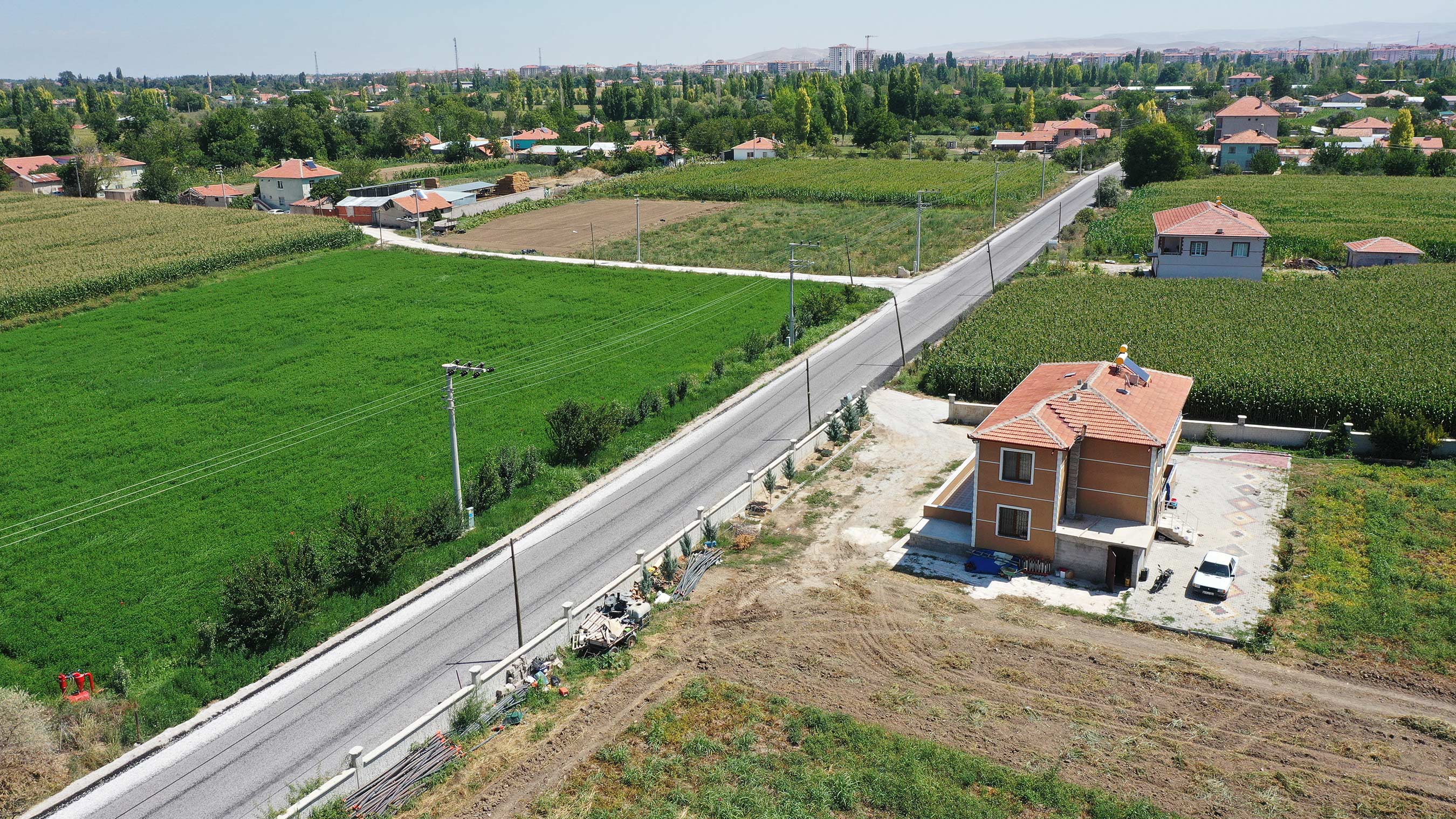 Büyükşehir Ereğli'de Bu Yıl 22,6 Kilometre Mahalle Yolu Yapıyor