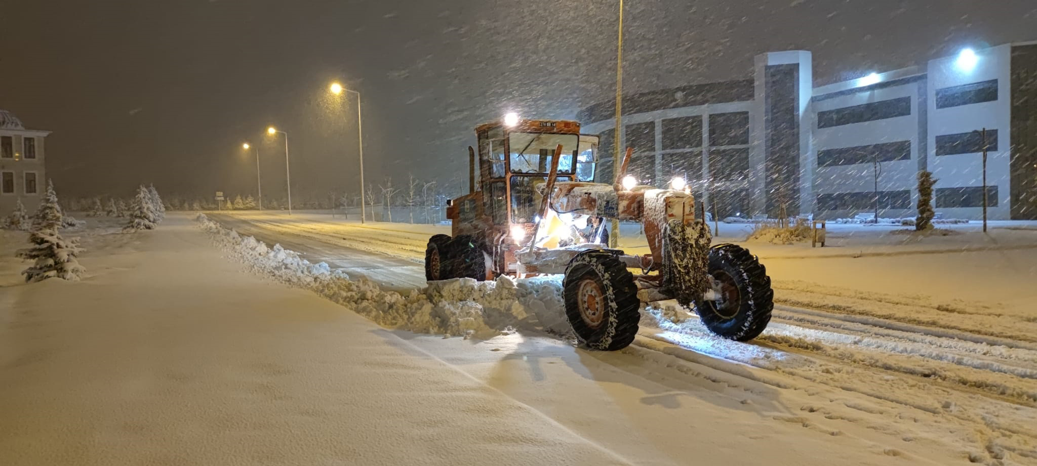 Konya Büyükşehir'den 31 İlçede Yoğun Kar Mesaisi