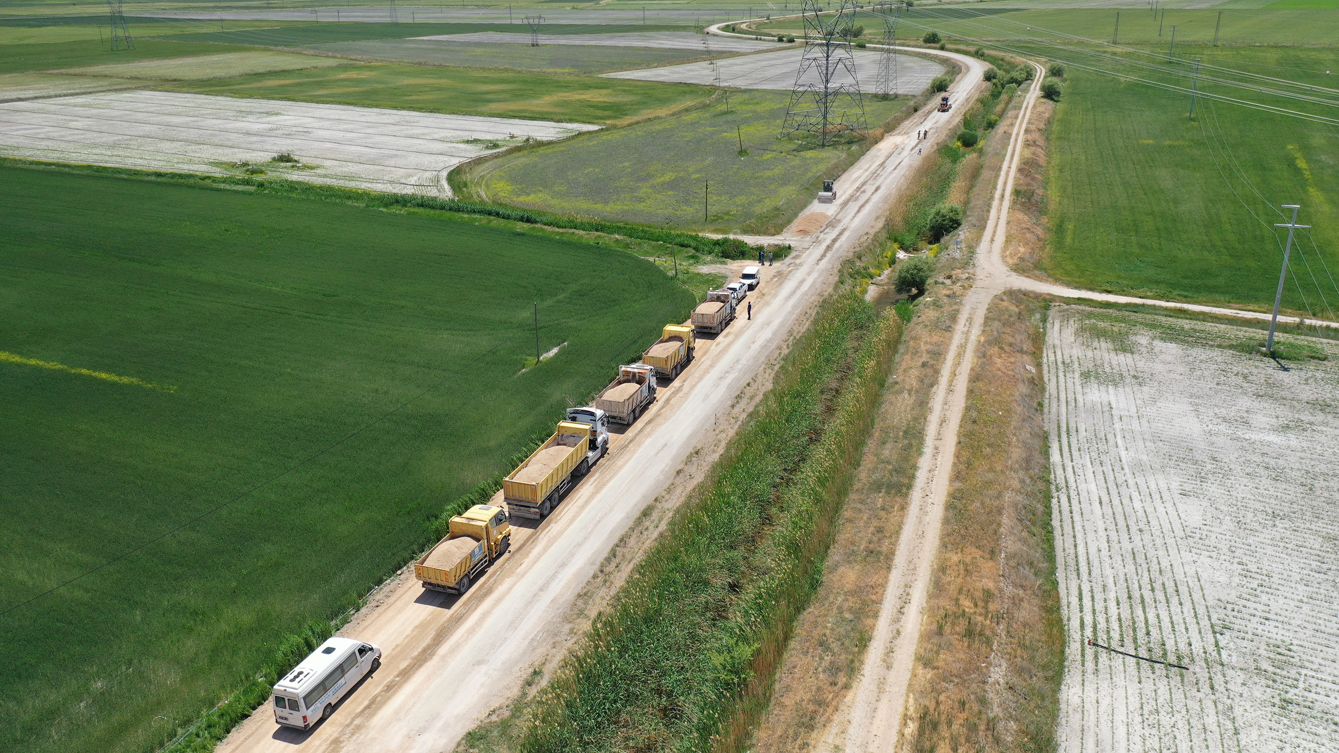 Karatay'da 13,7 Kilometrelik Mahalle Yolu Yapılıyor 
