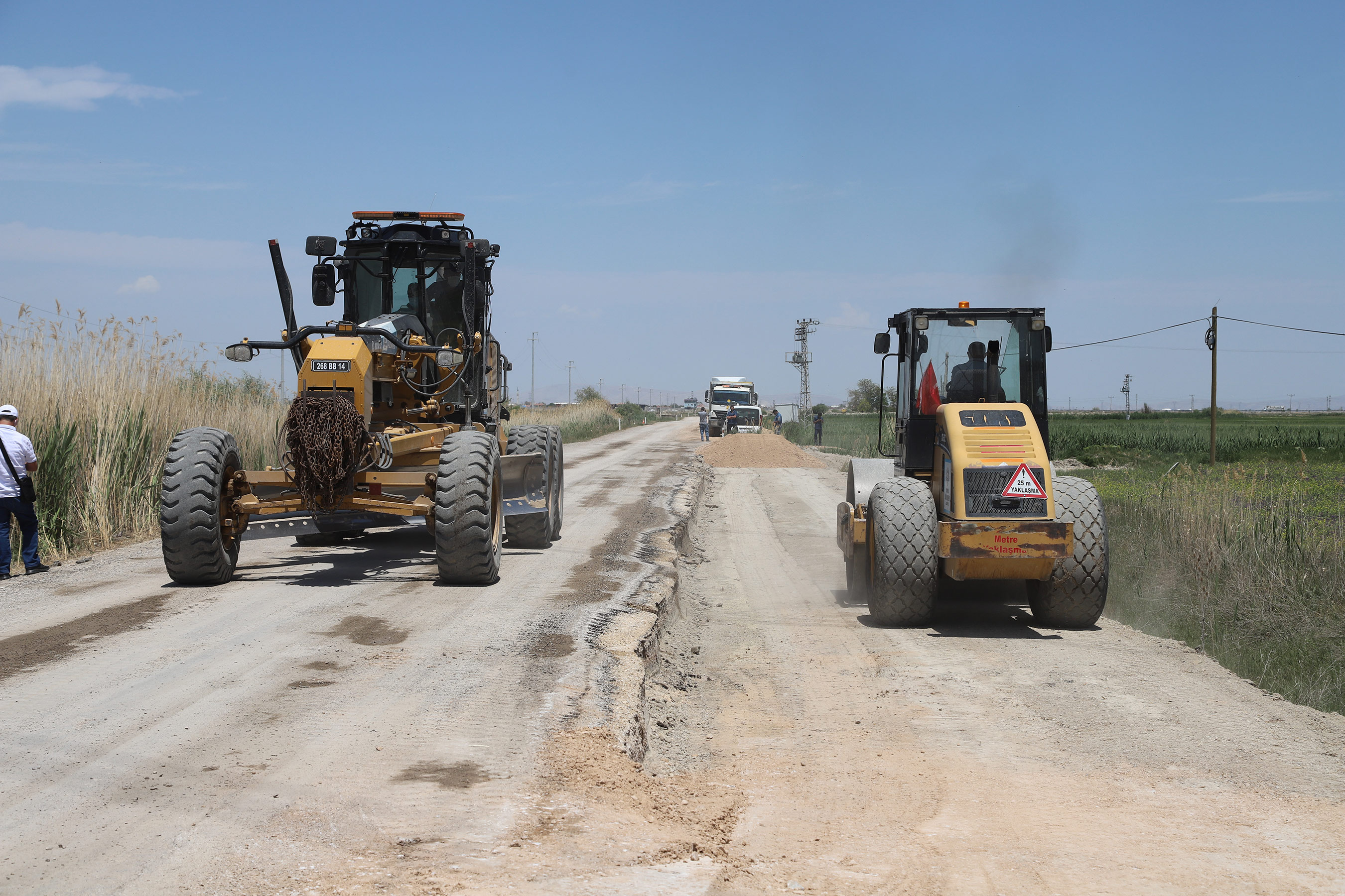 Karatay'da 13,7 Kilometrelik Mahalle Yolu Yapılıyor 
