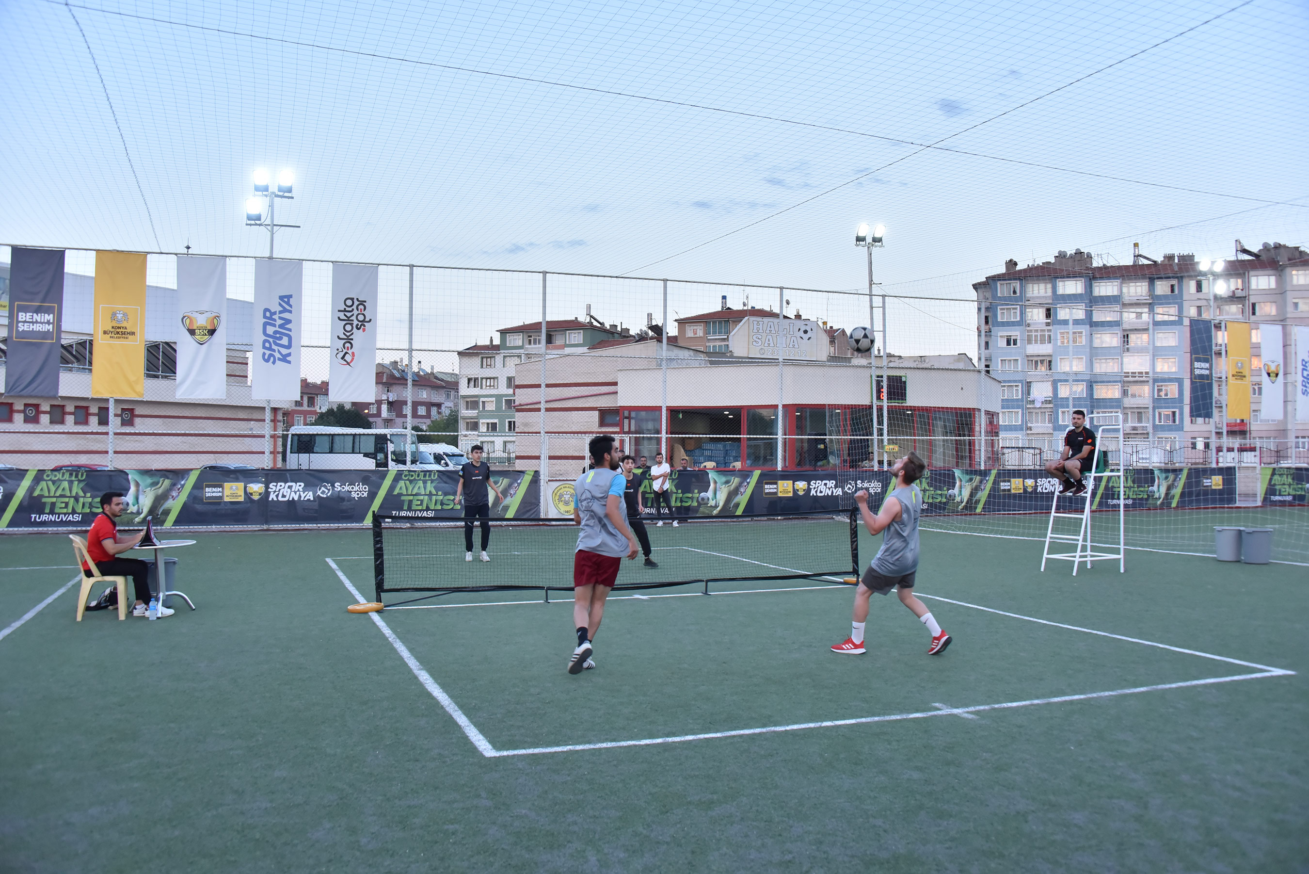 Konya'da Düzenlenen Ödüllü Ayak Tenisi Turnuvası Sona Erdi