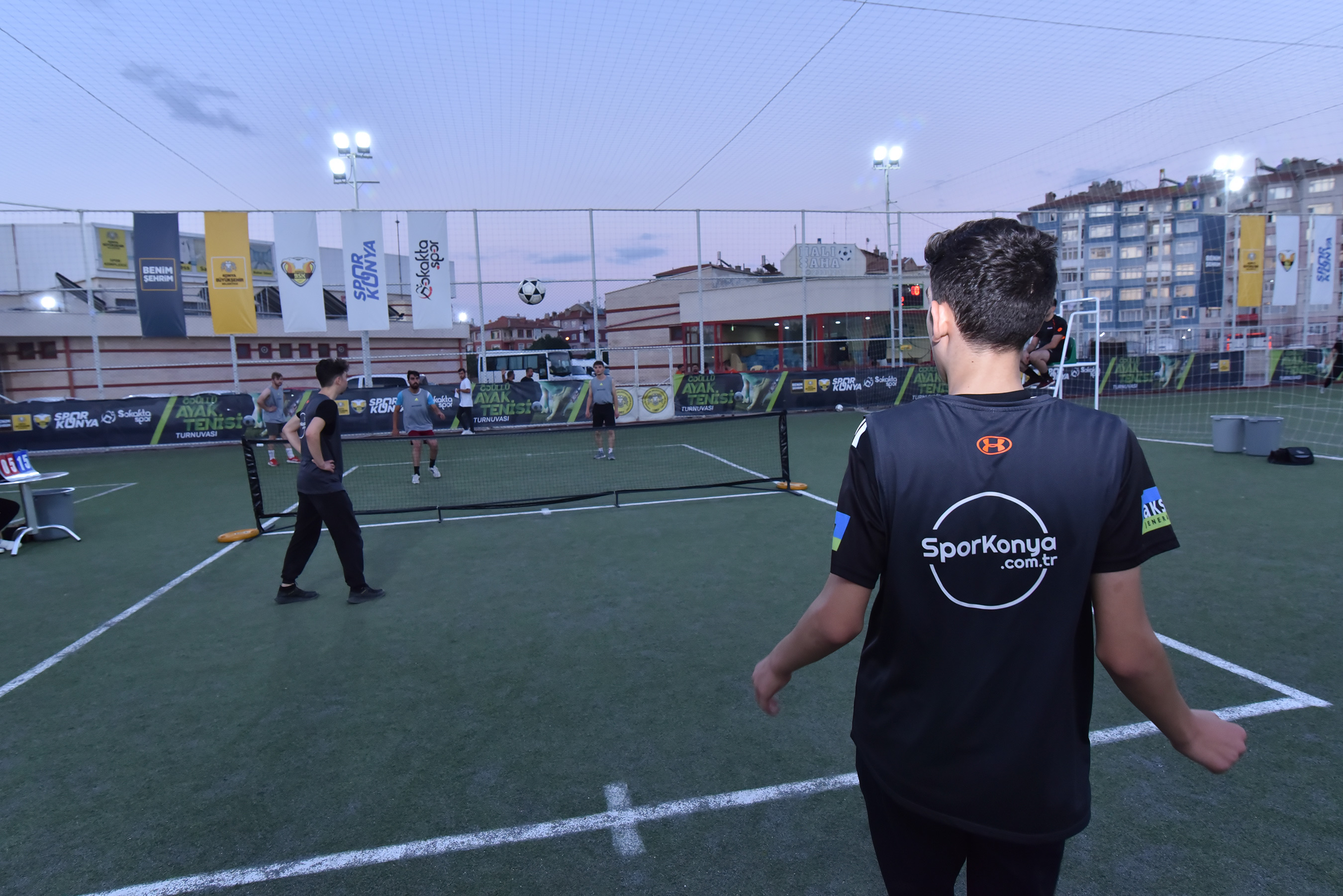 Konya'da Düzenlenen Ödüllü Ayak Tenisi Turnuvası Sona Erdi