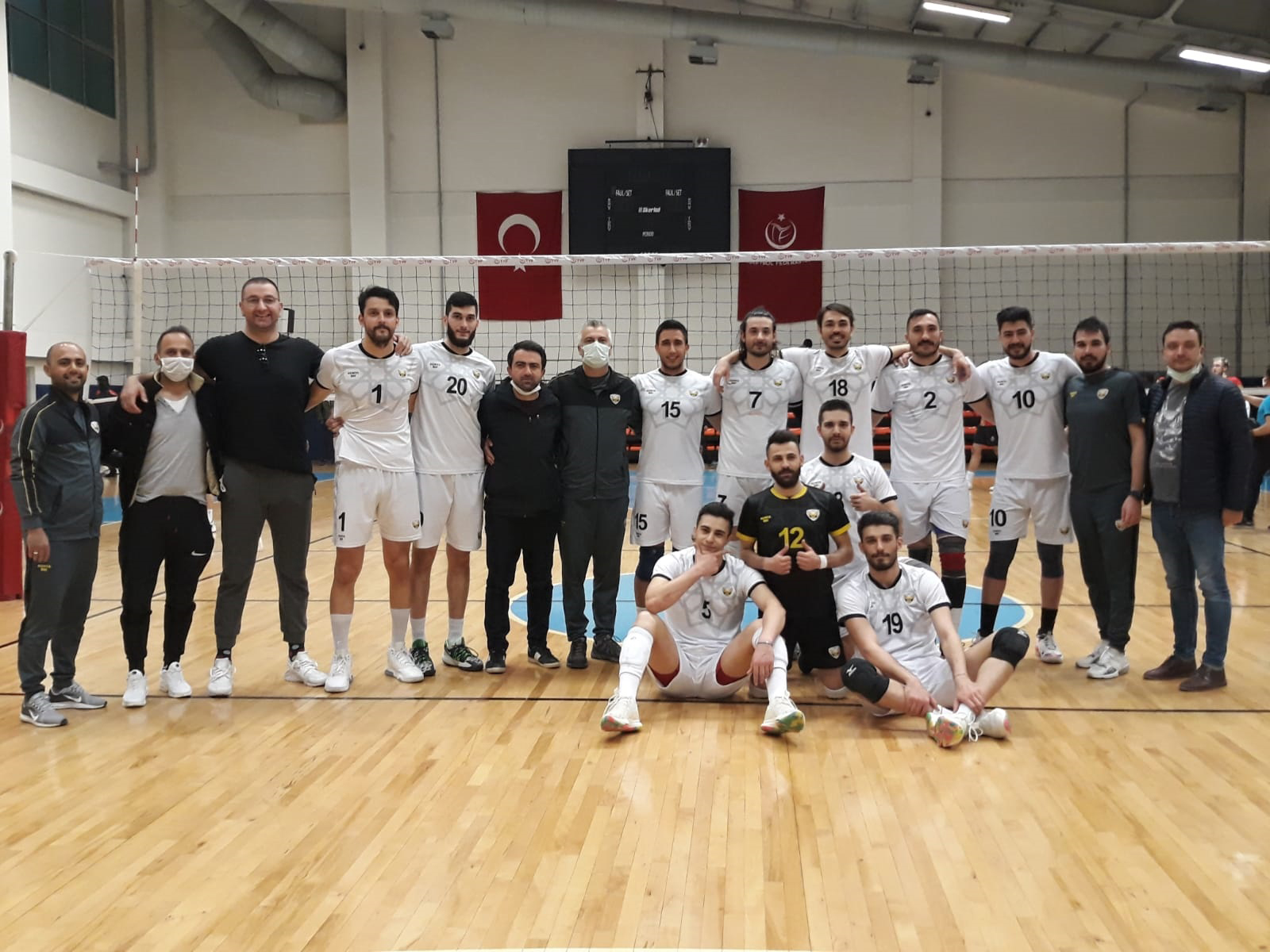 Voleybol Takımımız Sezonu Galibiyetle Kapattı