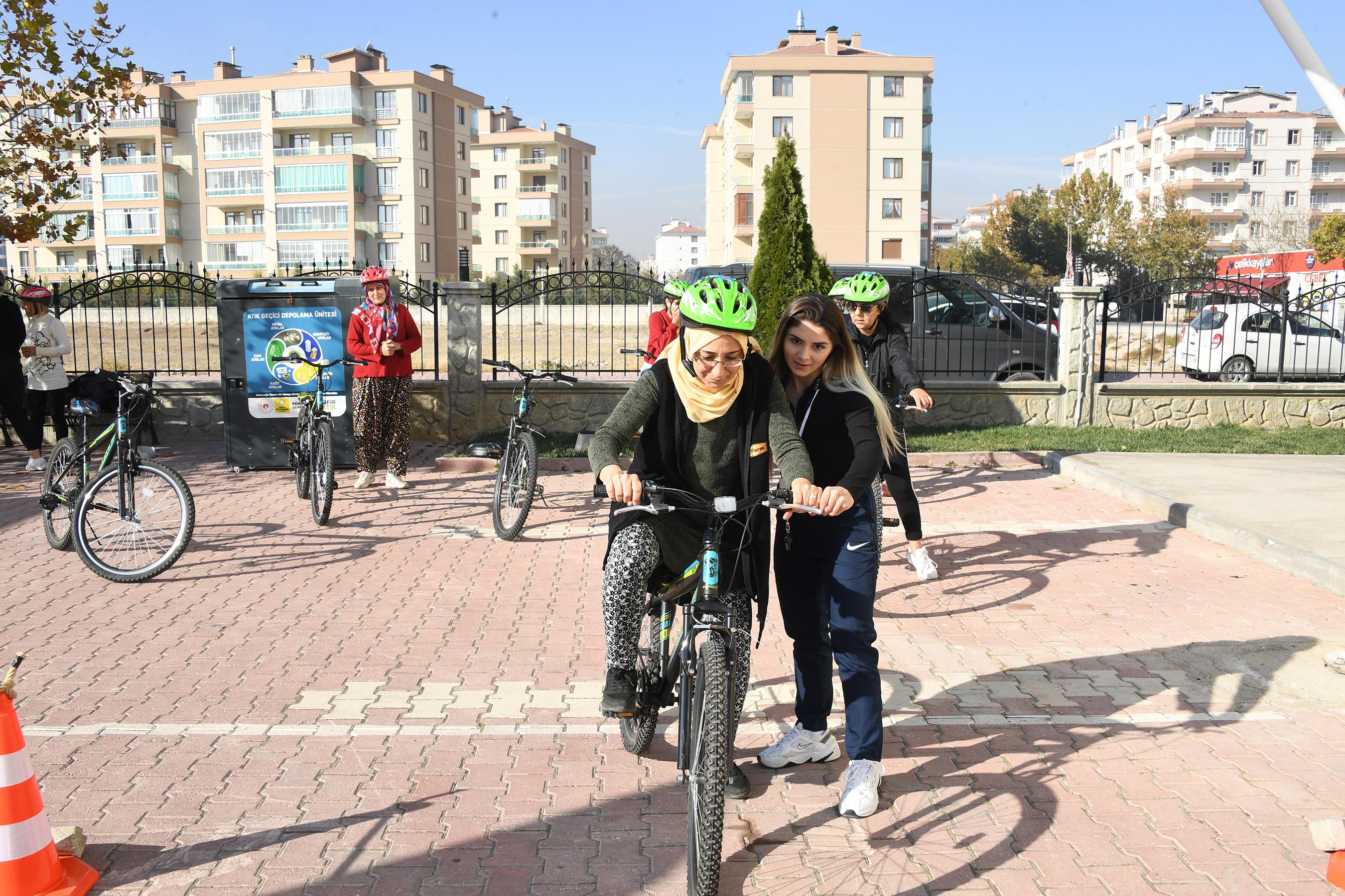 KOMEK'te Kadınlar İçin Bisiklet Kullanma Eğitimi 