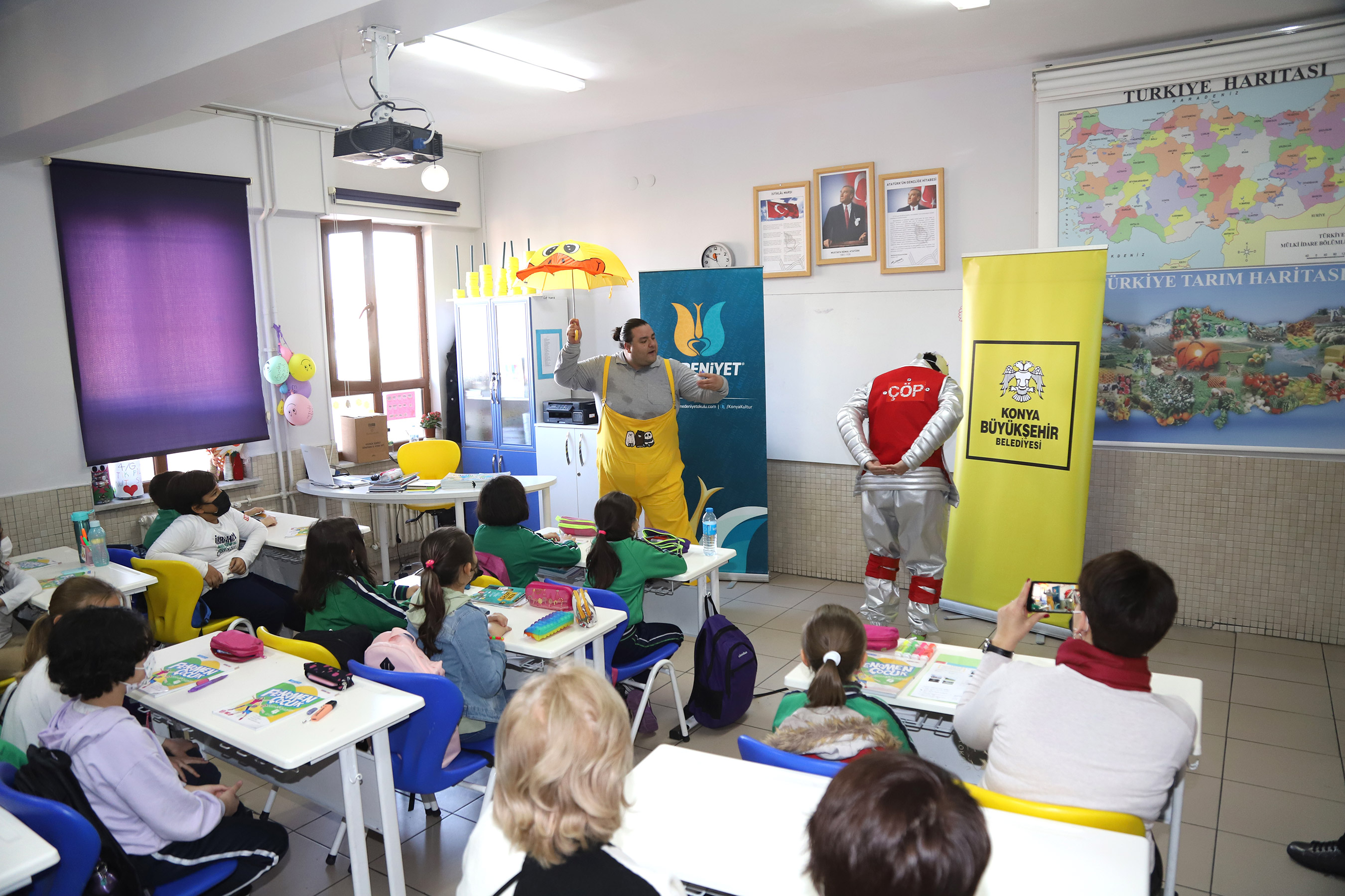 75 Bin Öğrenciye Çat Kapı Tiyatro ile Su Tasarrufu ve Sıfır Atık Anlatılıyor 