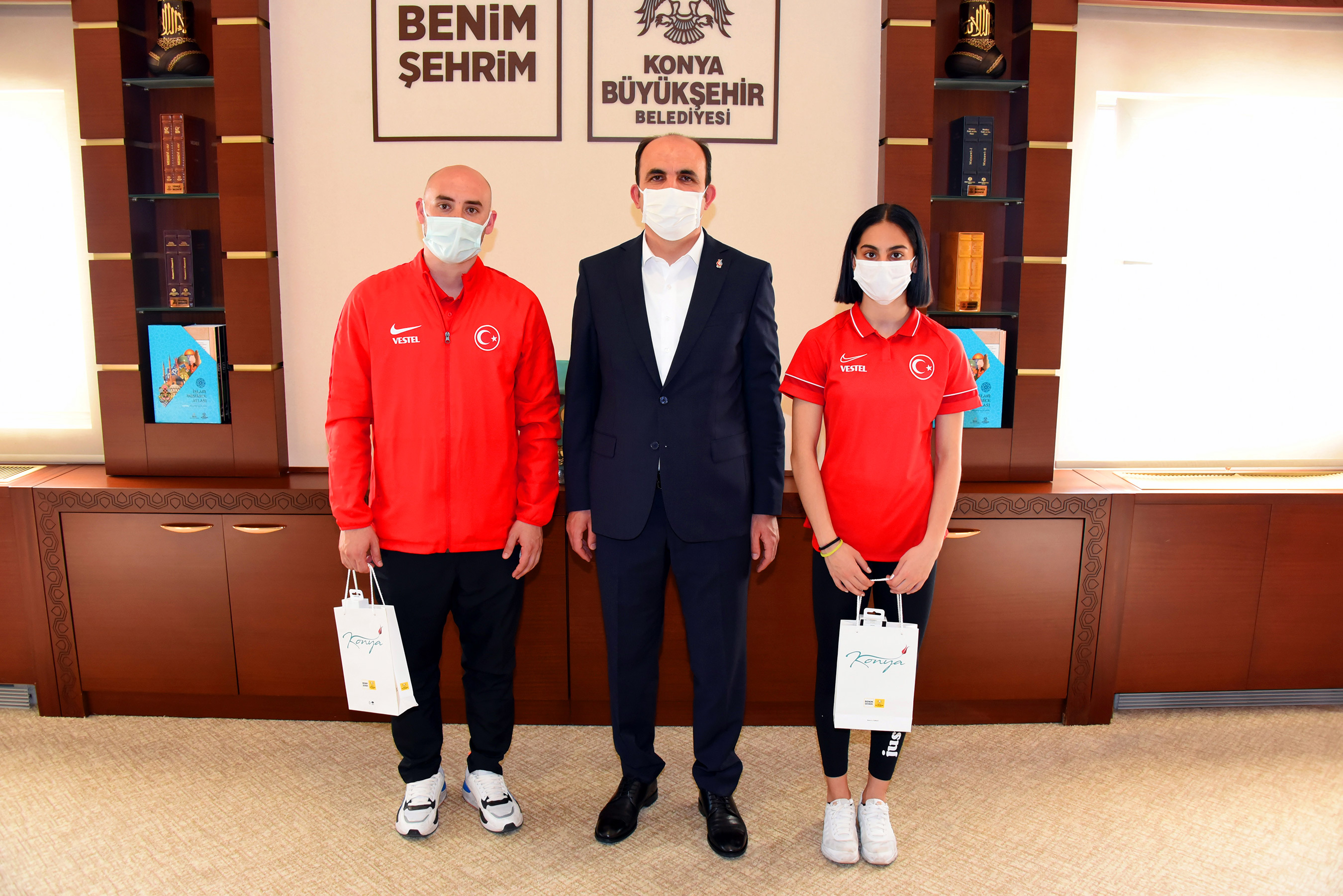 Cimnastikte Gururumuz Olan Elif Çolak Başkan Altay'la Buluştu 