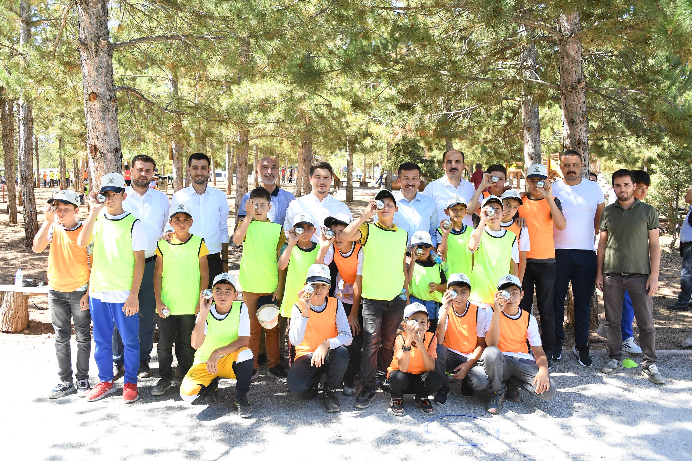AK Parti Genel Başkan Yardımcısı Dağ Büyükşehir'in Yaz Kamplarını Ziyaret Etti