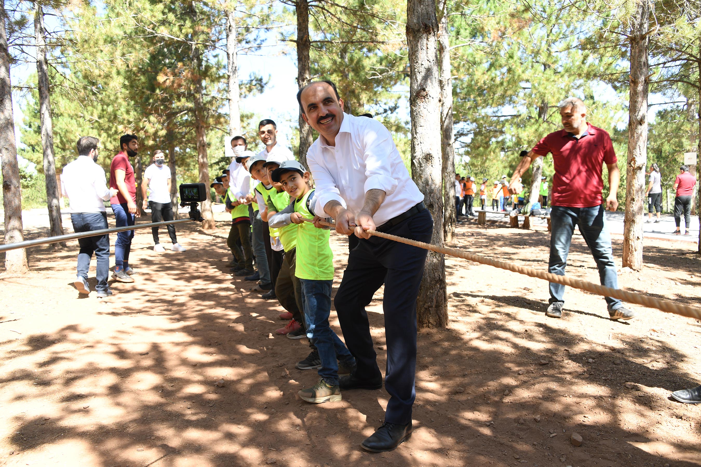 AK Parti Genel Başkan Yardımcısı Dağ Büyükşehir'in Yaz Kamplarını Ziyaret Etti