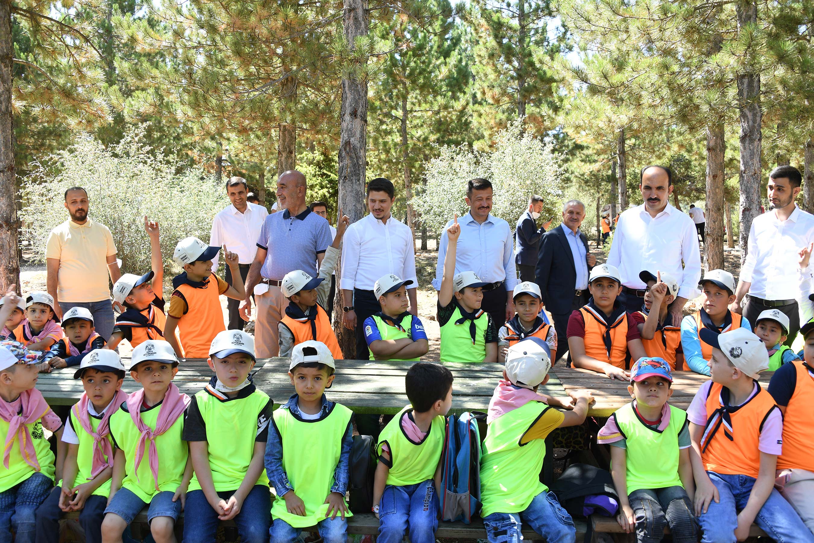 AK Parti Genel Başkan Yardımcısı Dağ Büyükşehir'in Yaz Kamplarını Ziyaret Etti
