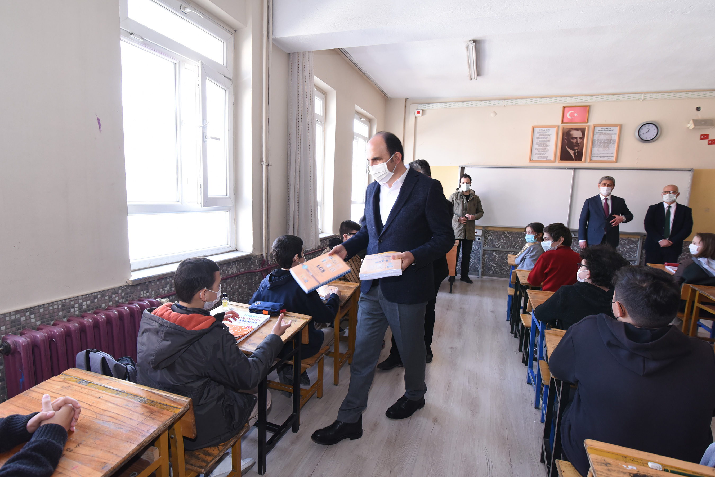 Büyükşehir'den 8. Sınıf Öğrencilerine LGS Çalışma Kitabı 