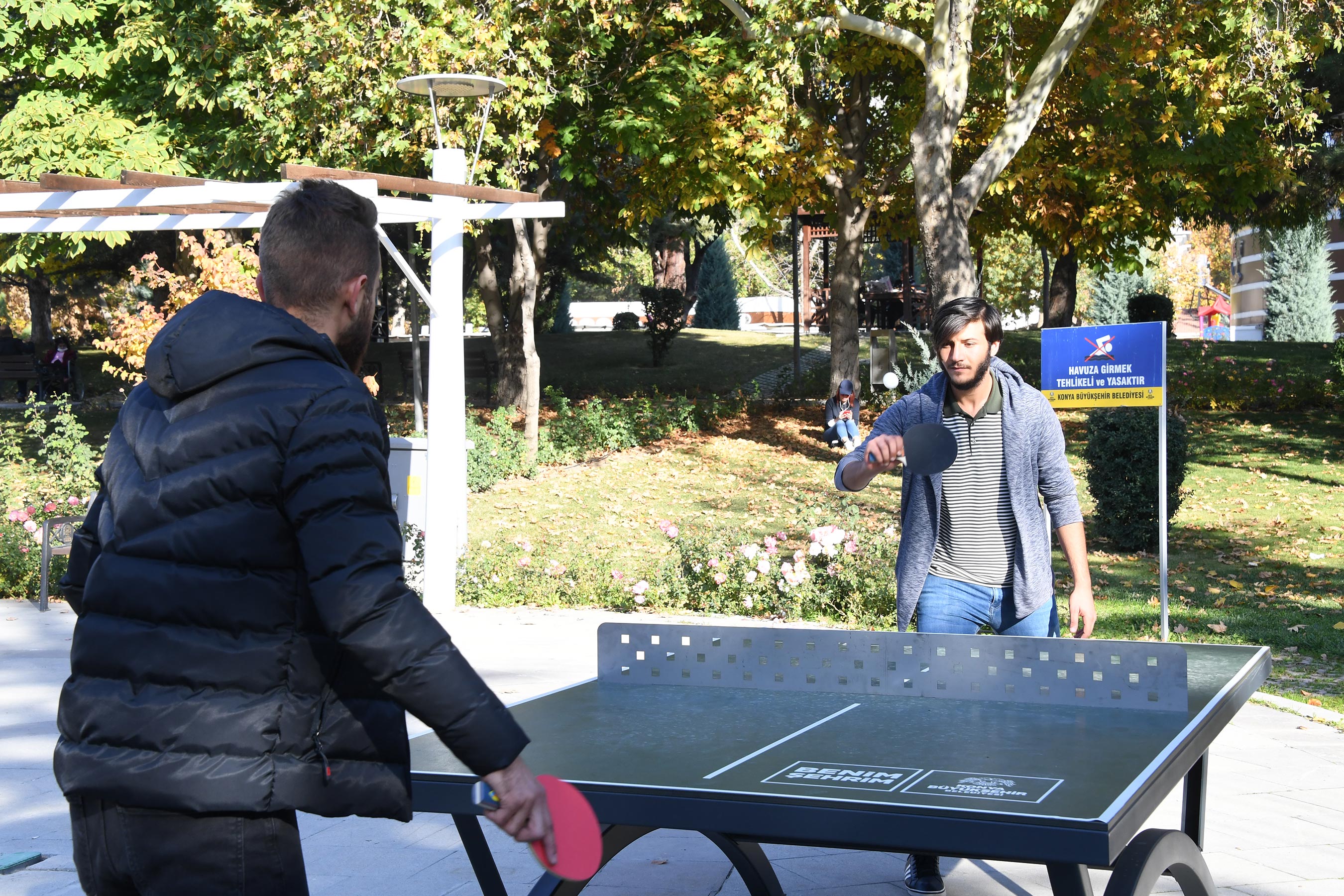 Parklarda 'Masa Tenisi' Zamanı 