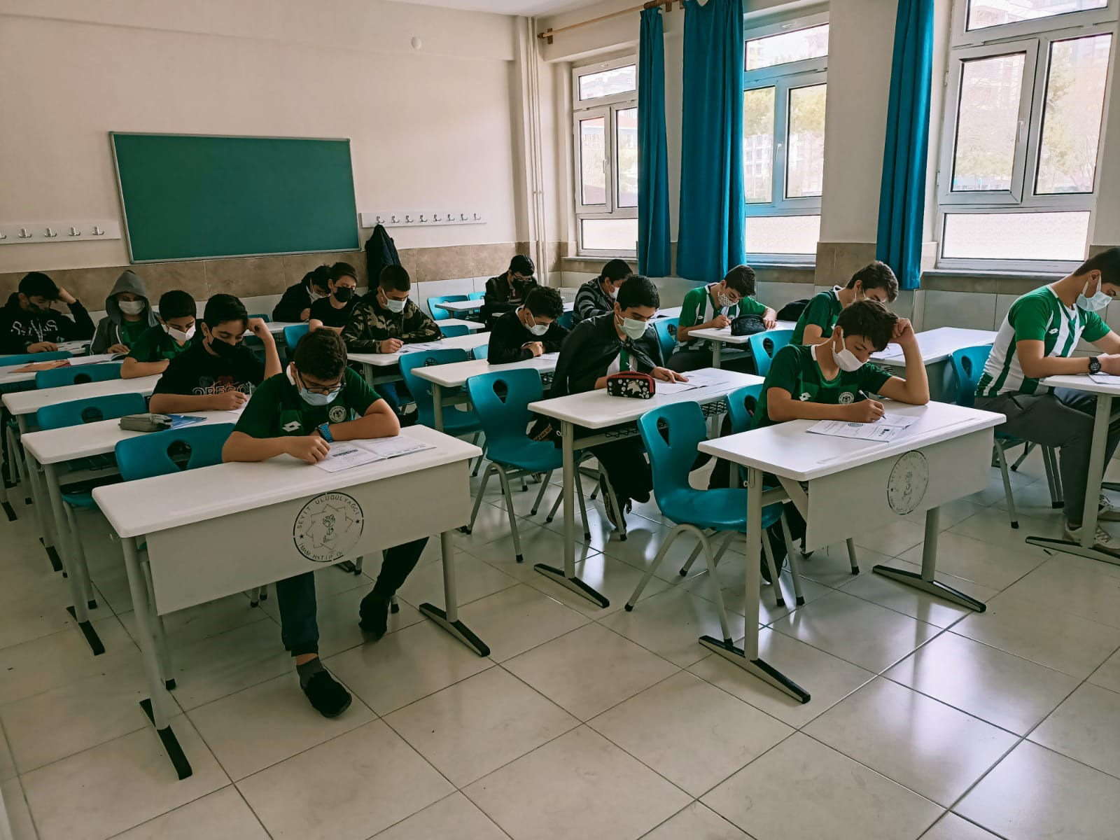 Büyükşehir 8. Sınıflara İzleme ve Değerlendirme Sınavı Yaptı